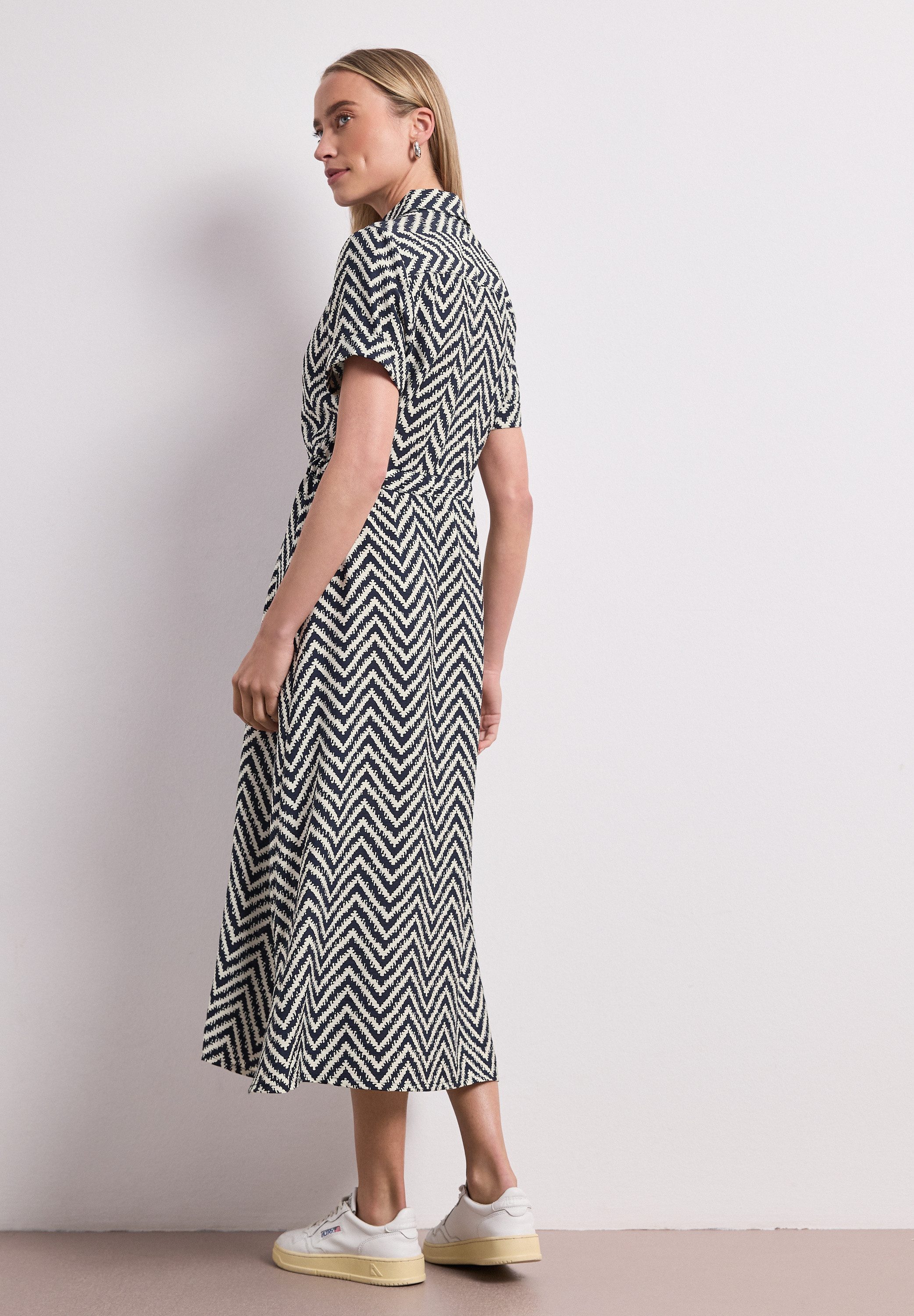 STREET ONE Midikleid Sommerkleid mit Zick-Zack-Muster