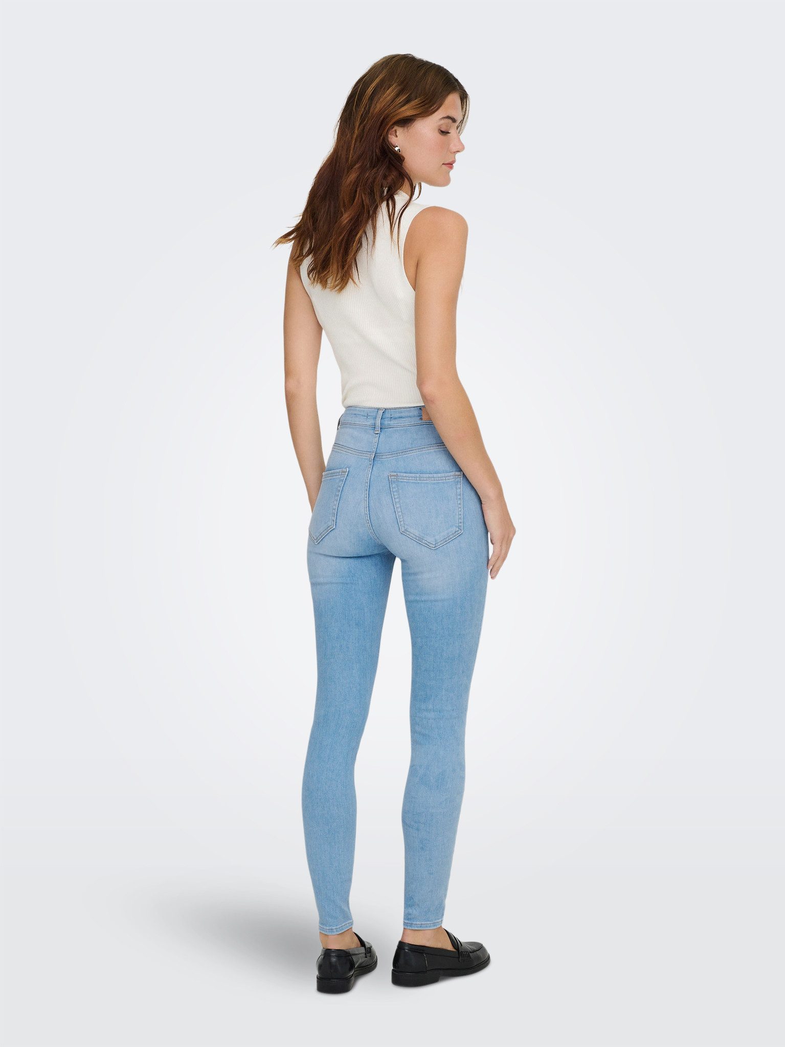 ONLY High-waist-Jeans ONLBLUSH HW SKINNY ANK DNM REA008 NOOS Bleach Wash für einen Faded-Look