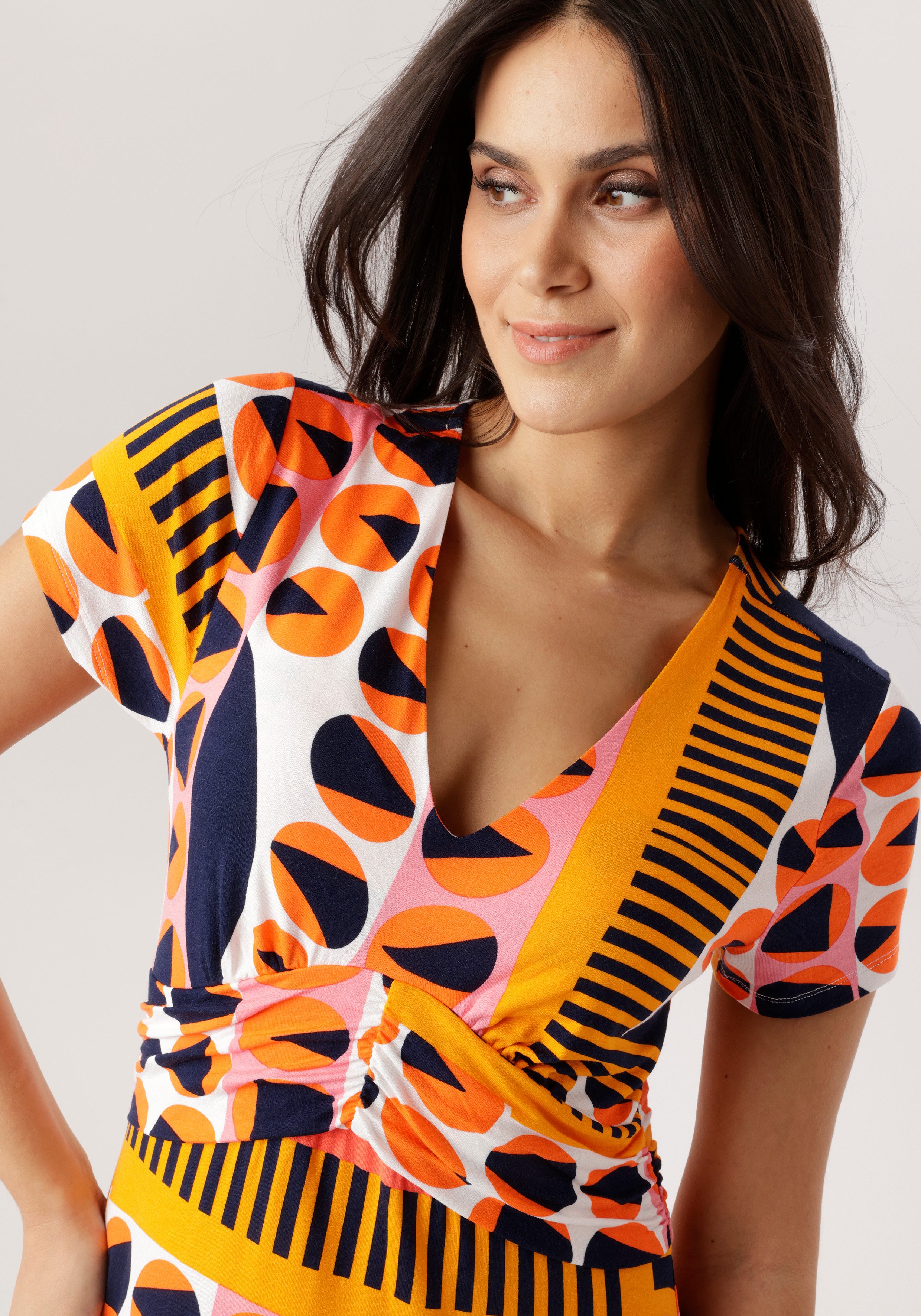 Aniston SELECTED Maxikleid in kräftigen Farbtönen und geometrischer Musterung – Bild 4 von 5