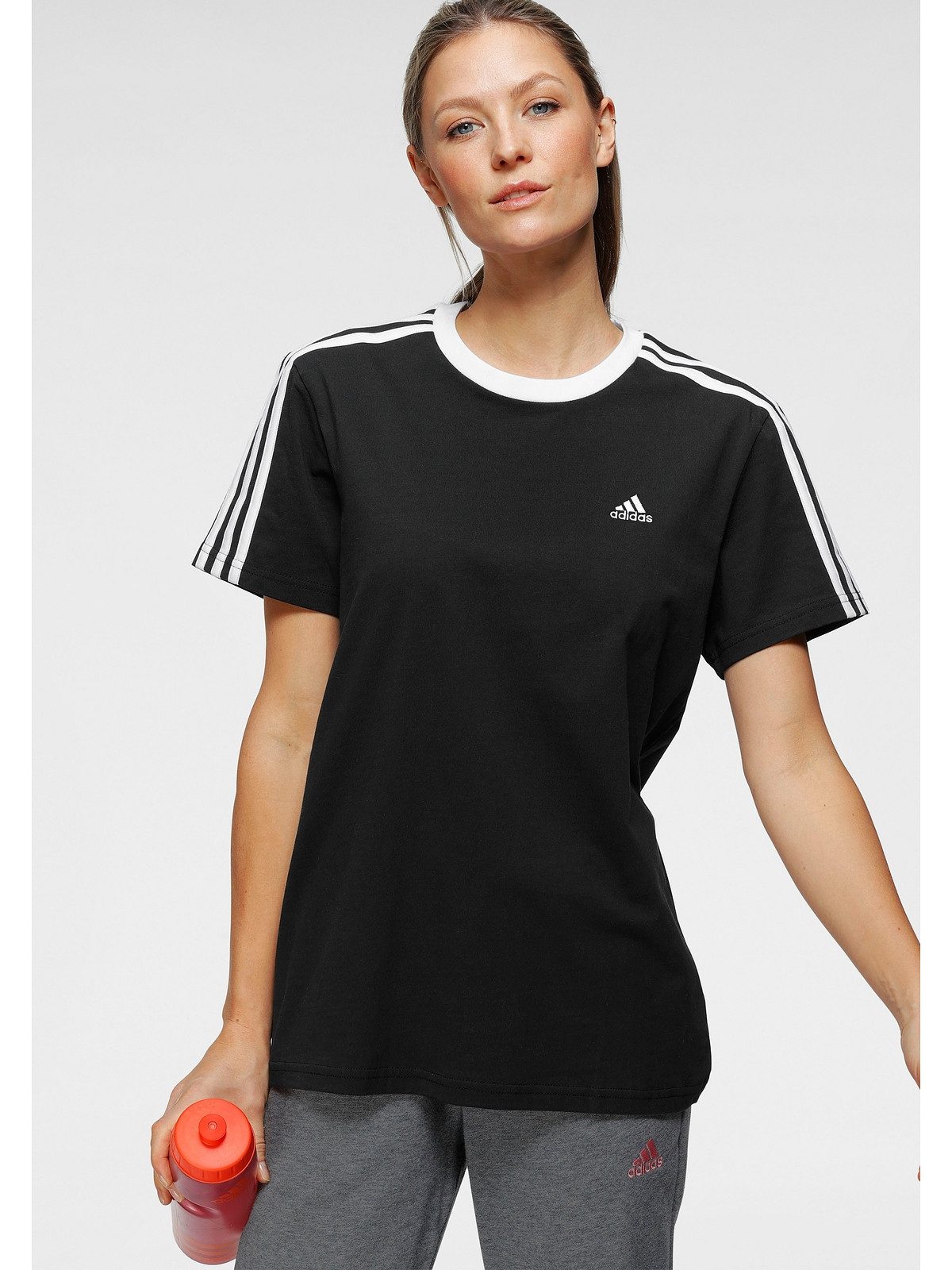 adidas Sportswear T-Shirt Große Größen Kontrastierender Ausschnitt. Reduzierter Preis € 10,99. Unverbindliche Preisempfehlung € 27,99