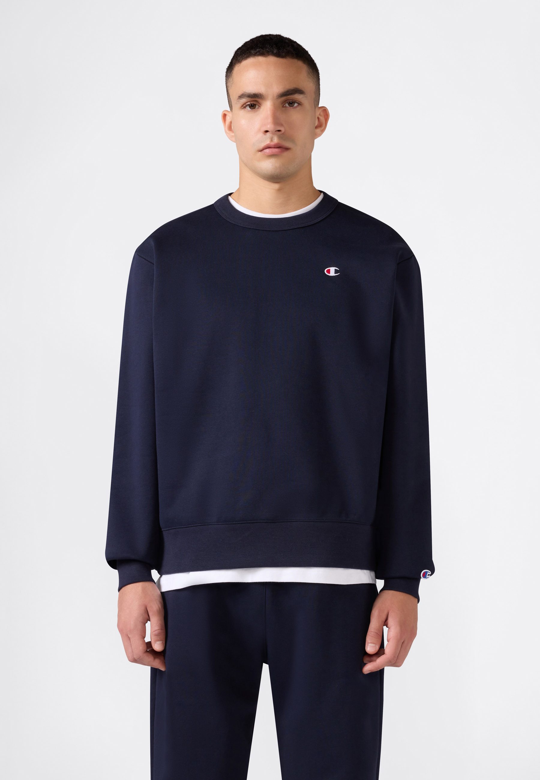 Champion Sweatshirt SPORTWEAR CREWNECK Relax Fit Langarm-Design, Crewneck-Ausschnitt, aus Baumwolle und Polyester