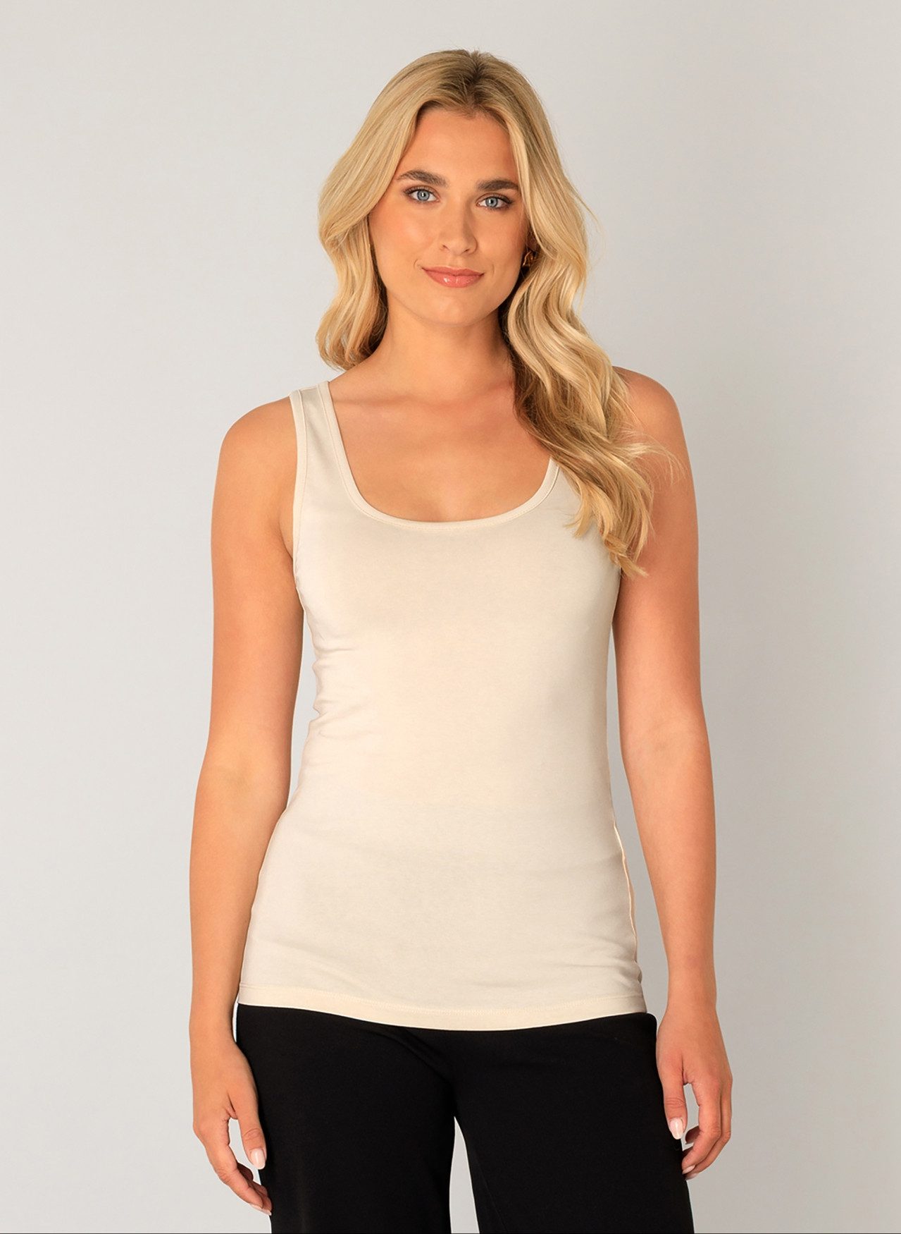 Base Level Trägertop Yippie mit breiten Trägern