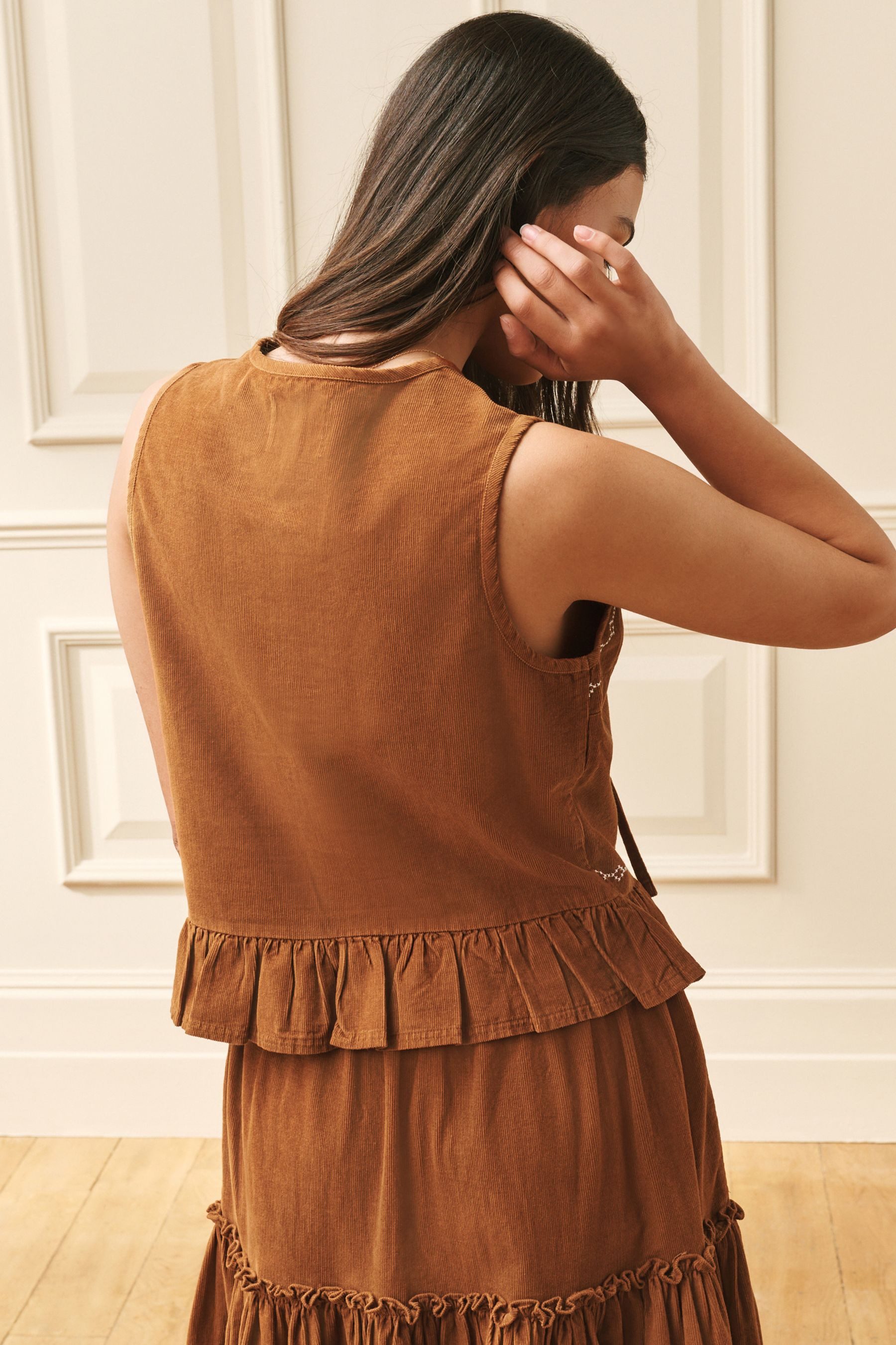 LAURA ASHLEY Anzugweste Laura Ashley Cord-Weste, Stickerei & Bindedetail (1-tlg)