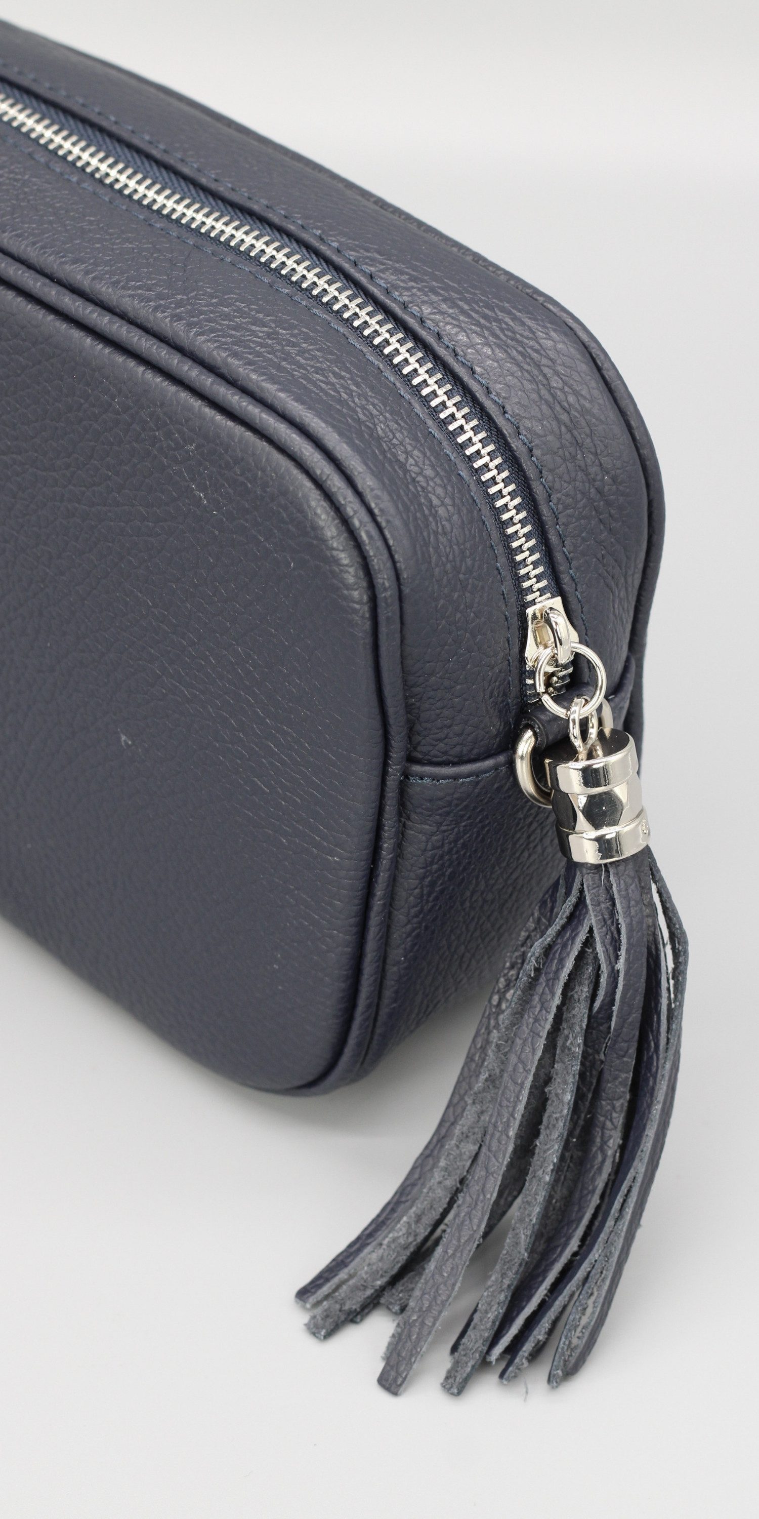 Adel Bags Schultertasche QUASTE Umhängetasche für Damen, Schultertasche, Crossbody Bag, aus echtem Leder, Hergestellt in Italien, mit gemustertem Gürtel
