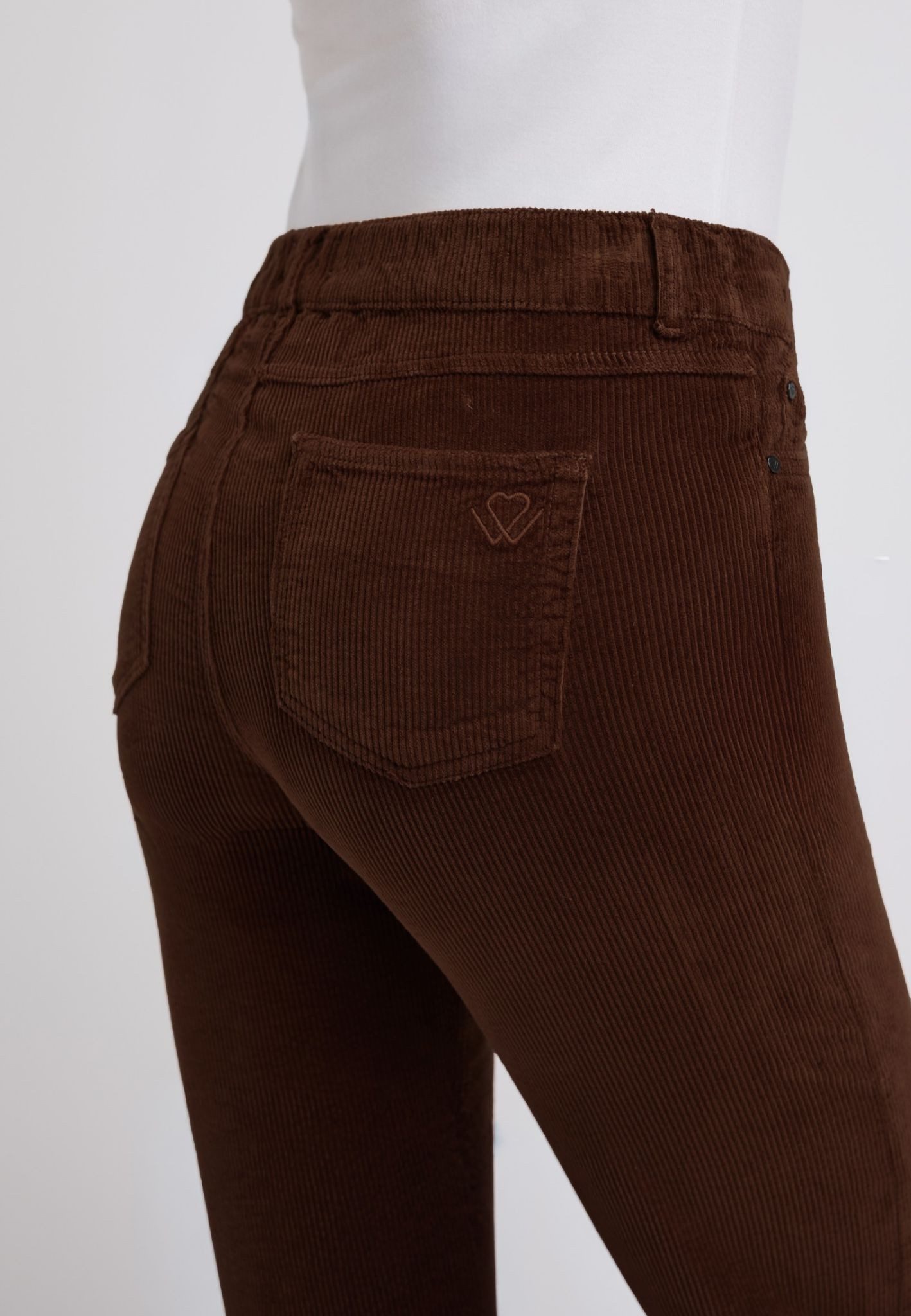 wonderjeans Cordhose mit Stretch für eine perfekte Passform