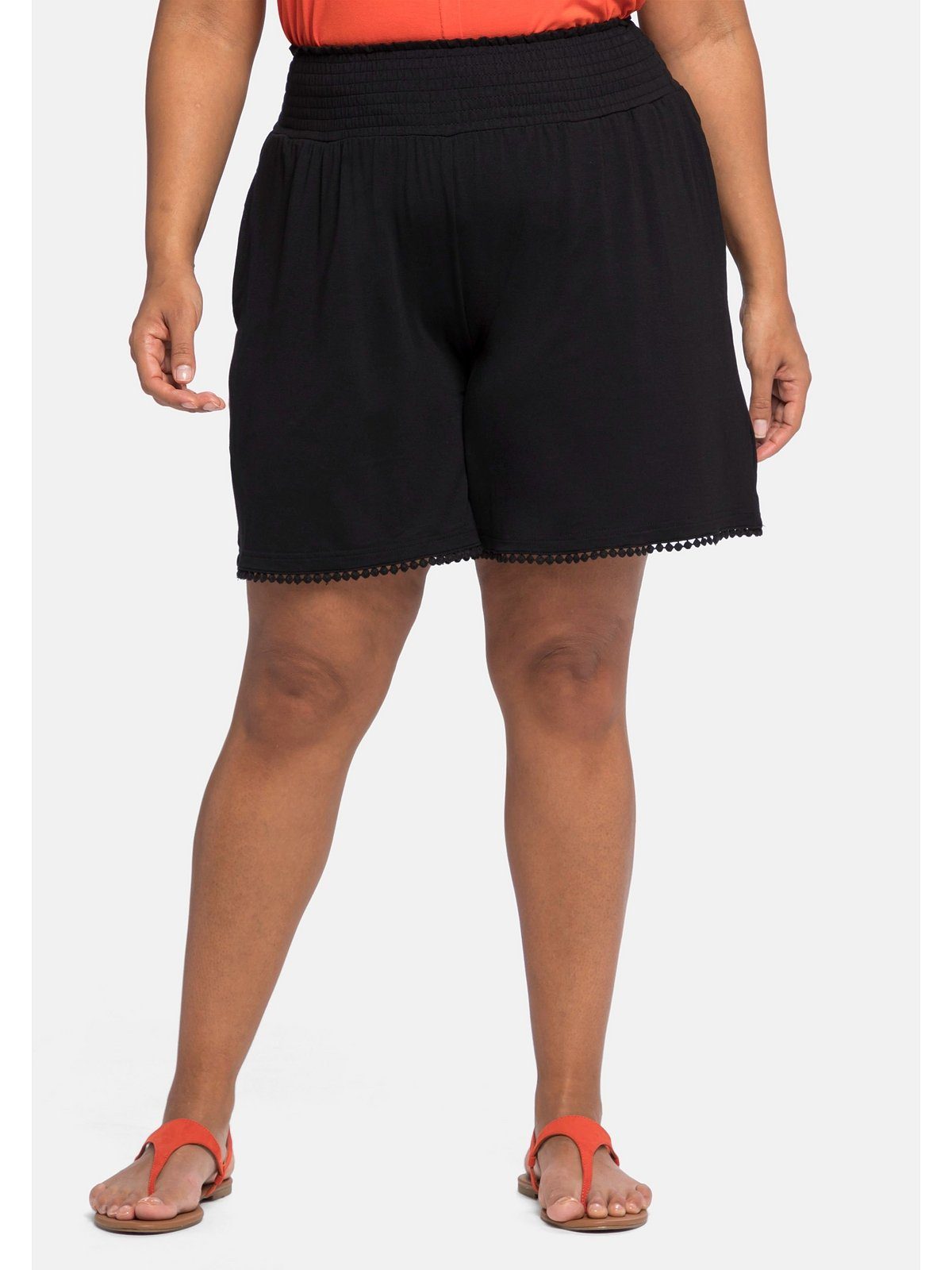 Sheego Shorts Große Größen mit Smokbund und Häkelspitze. Reduzierter Preis € 13,99. Unverbindliche Preisempfehlung € 35,99