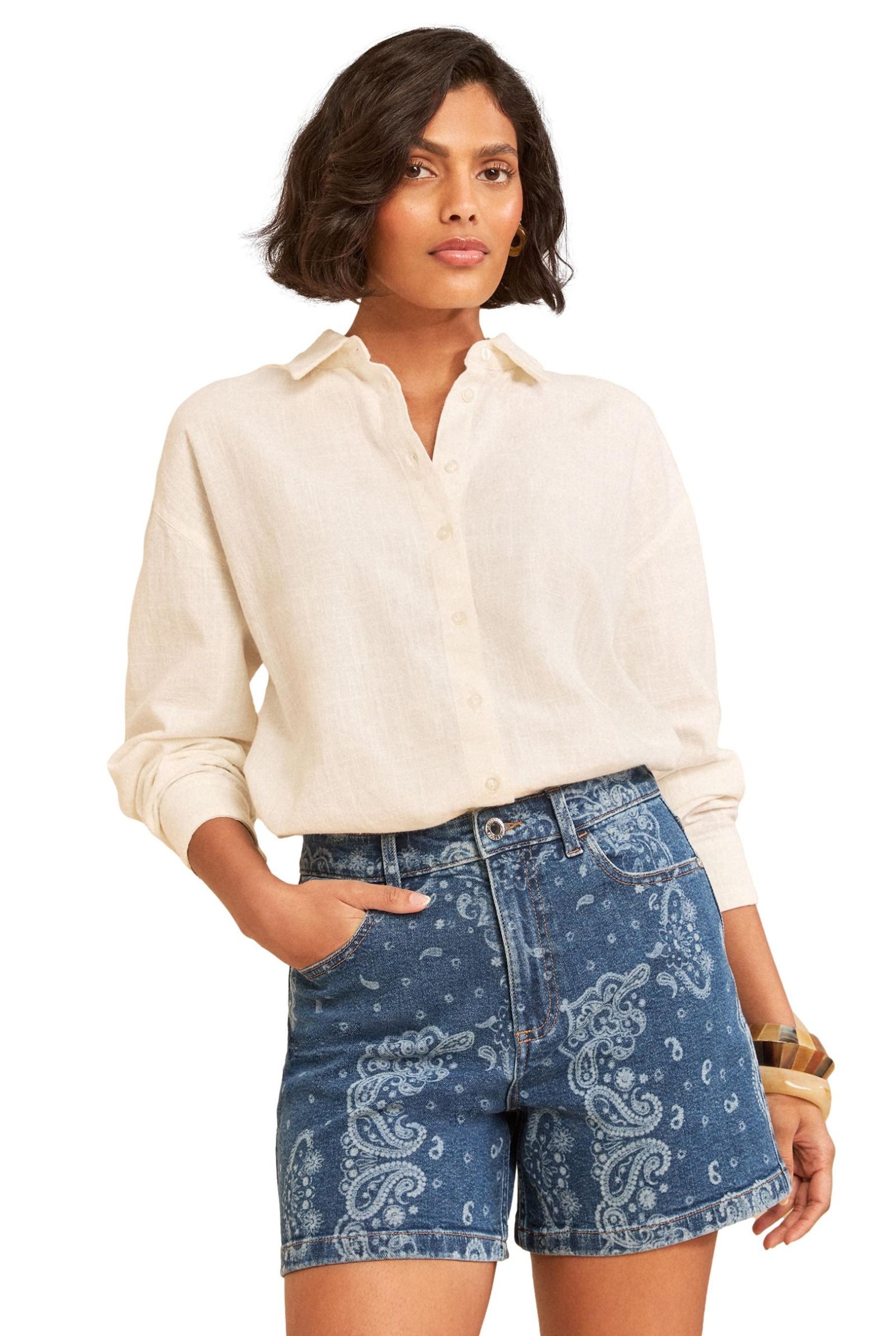 Love & Roses Jeansshorts Love & Roses Denim-Shorts mit Bandana-Stil-Print (1-tlg)