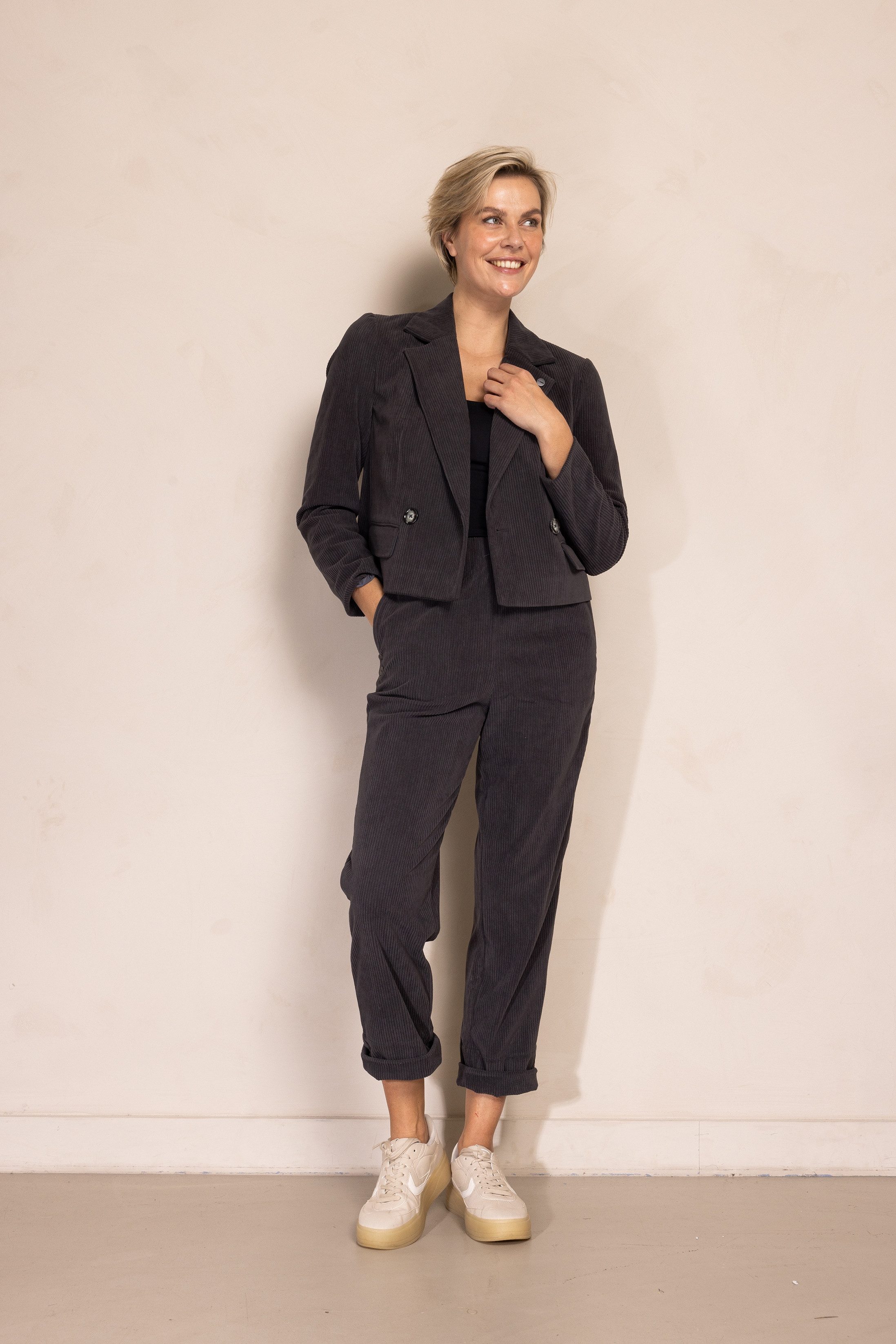 Zhrill Kurzblazer Cord ZHJOJO lässiger Stil, gerade Passform, aus Polyester, mit Reverskragen – Bild 4 von 4