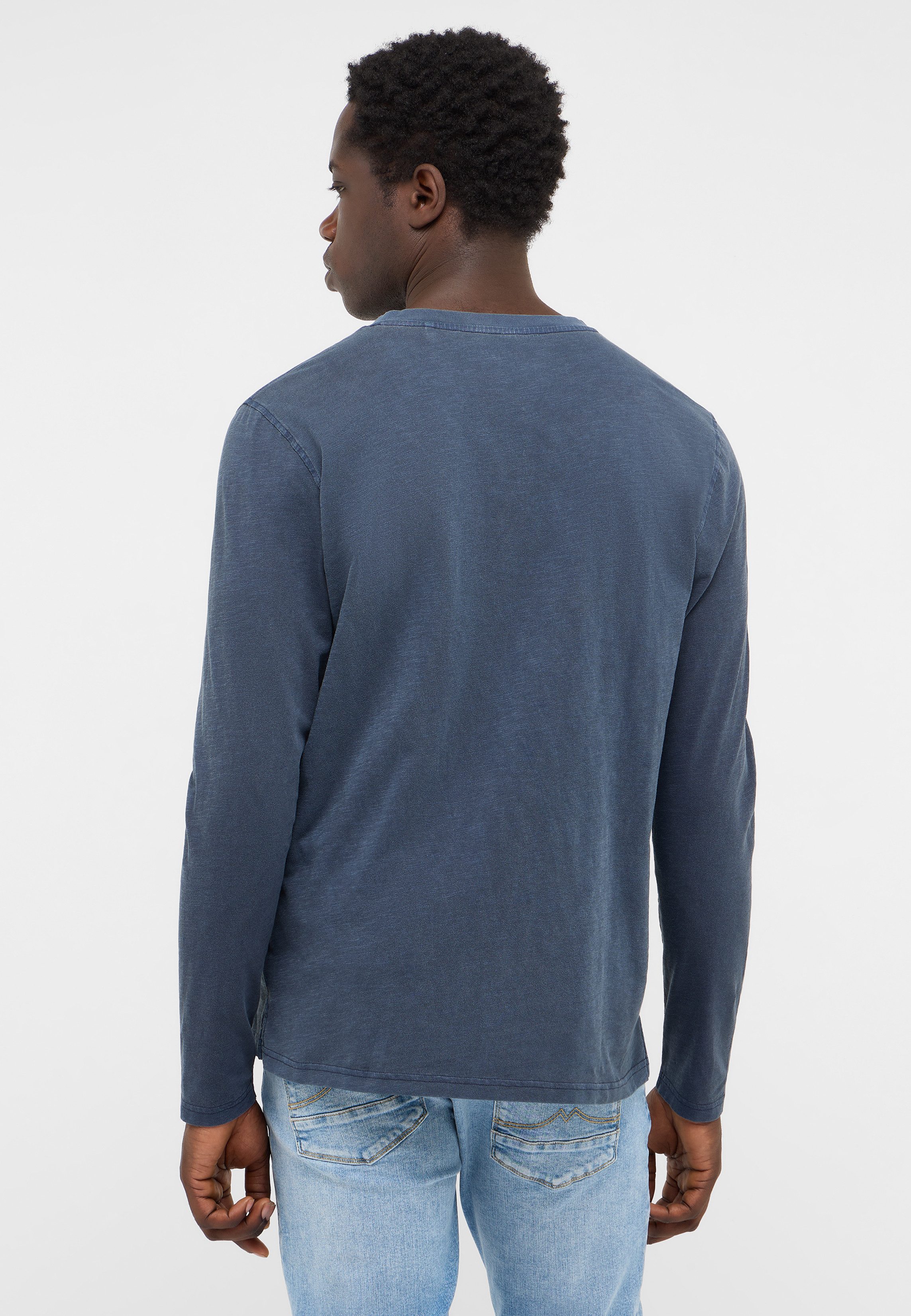 MUSTANG Langarmshirt Atchison Henley LA mit kurzer Knopfleiste – Bild 2 von 4