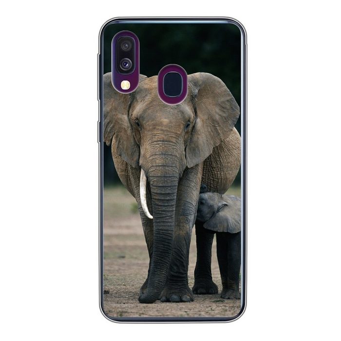 MuchoWow Handyhülle Elefantenbaby wird von seiner Mutter gefüttert Handyhülle Samsung Galaxy A40 Smartphone-Bumper Print Handy