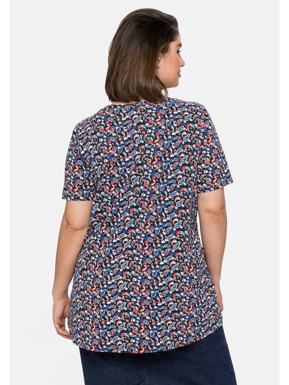 Sheego T-Shirt Große Größen starkem dezenter und Paisleydruck mit Kräuselung