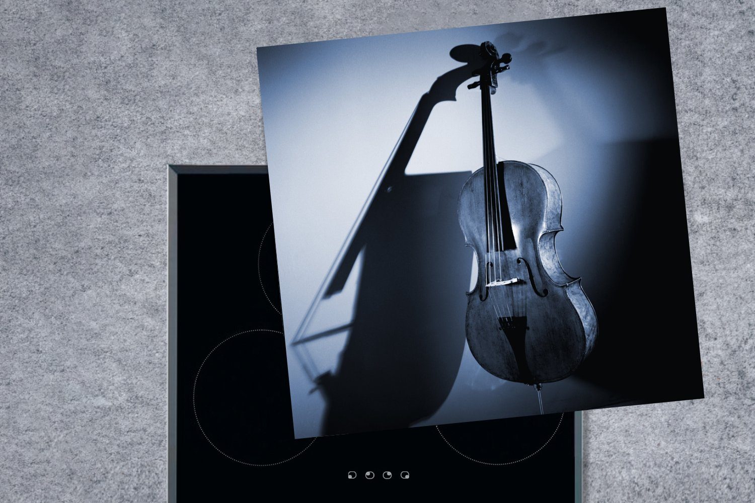 MuchoWow Herdblende-/Abdeckplatte Ein Cello an Ceranfeldabdeckung, küche tlg), Vinyl, lehnt Wand, cm, für (1 der 78x78 Arbeitsplatte
