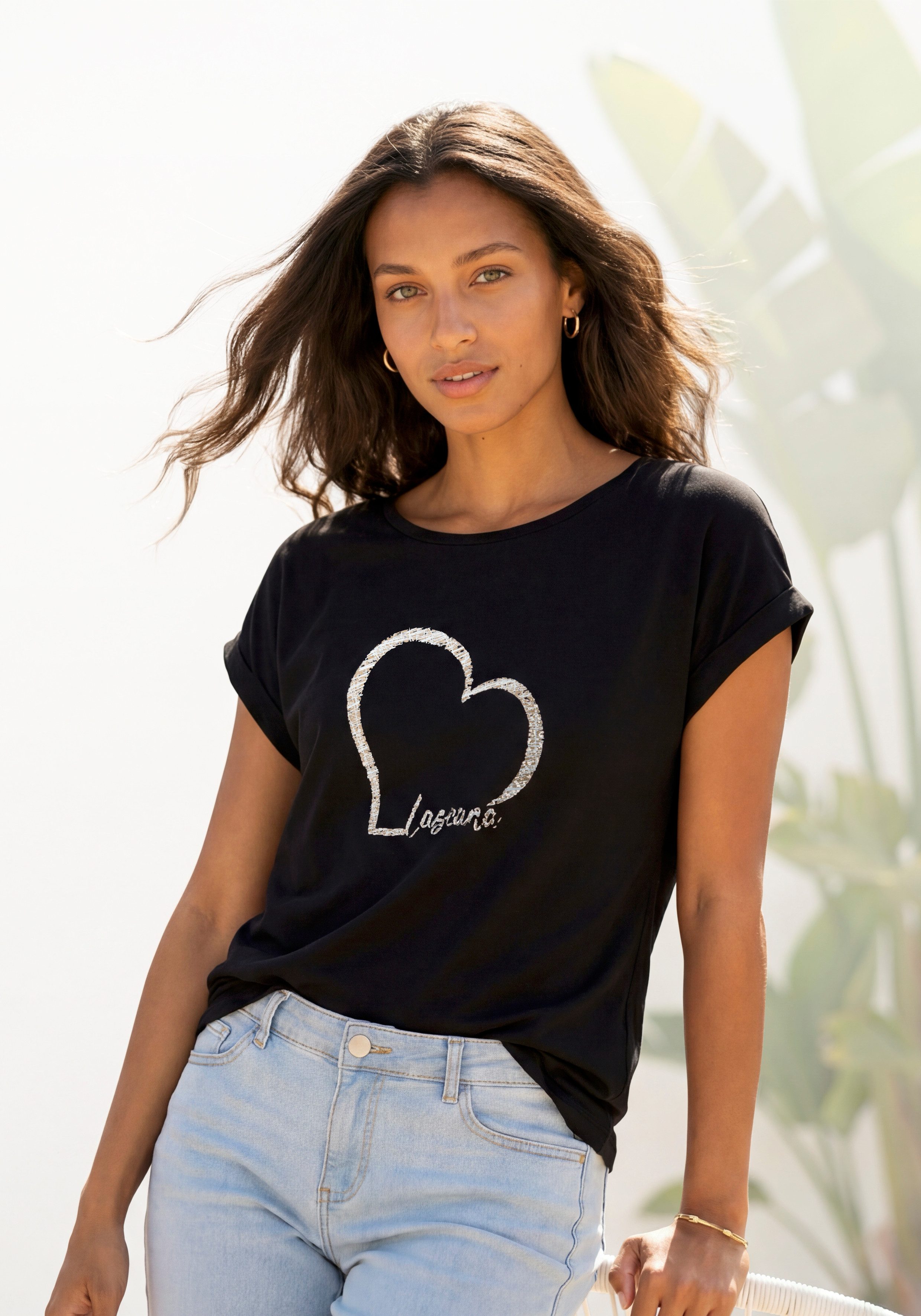 LASCANA Kurzarmshirt mit Lascana Herz Print aus weichem Viskose-Stretch
