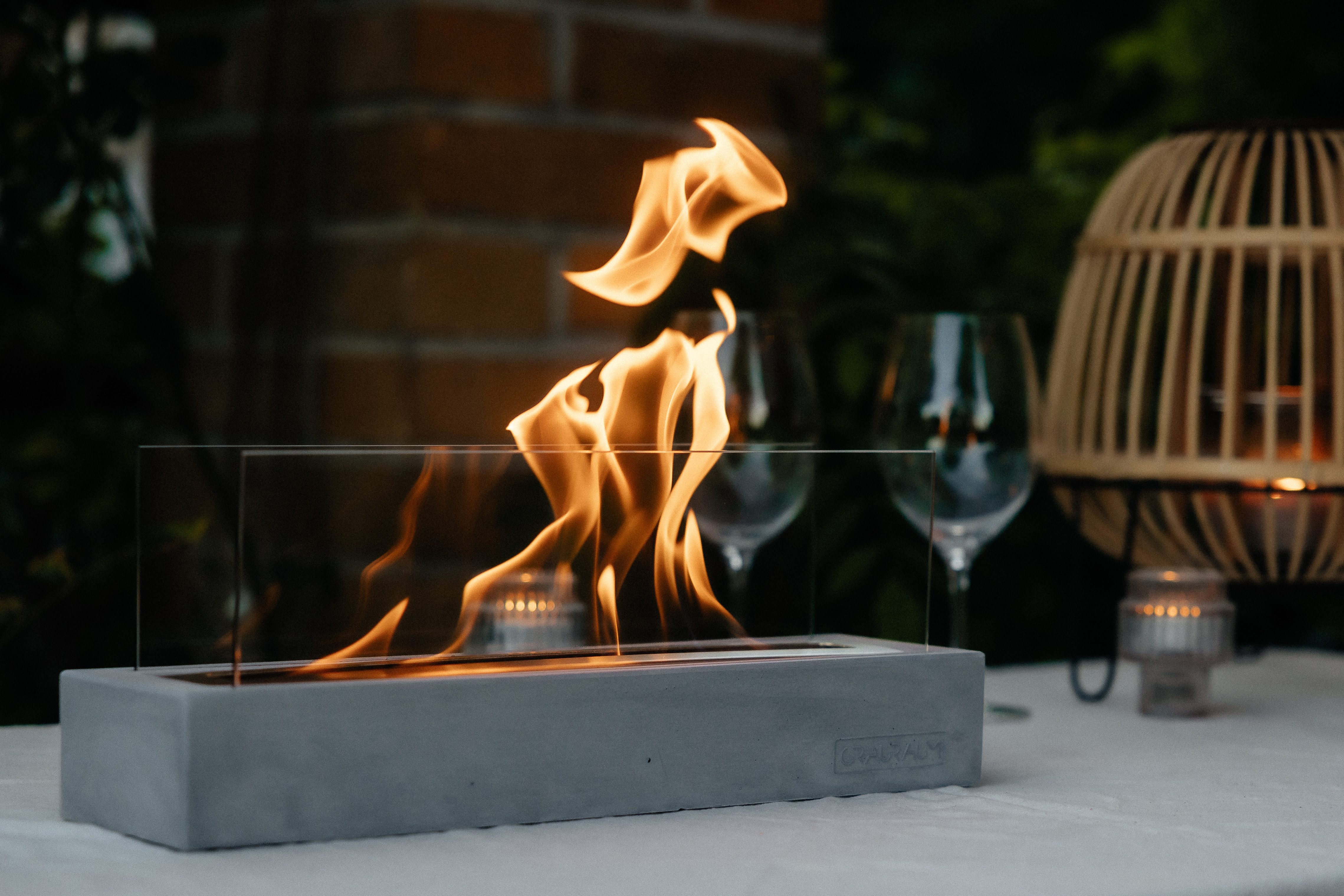 GRAURAUM Tischfeuer 'Tillmann' Ethanol Tischkamin (inkl. Sicherheitsglas, 40cm), Tischfeuer, Tischfeuerstelle, Deckokamin, Betonsockel, Ethanolkamin