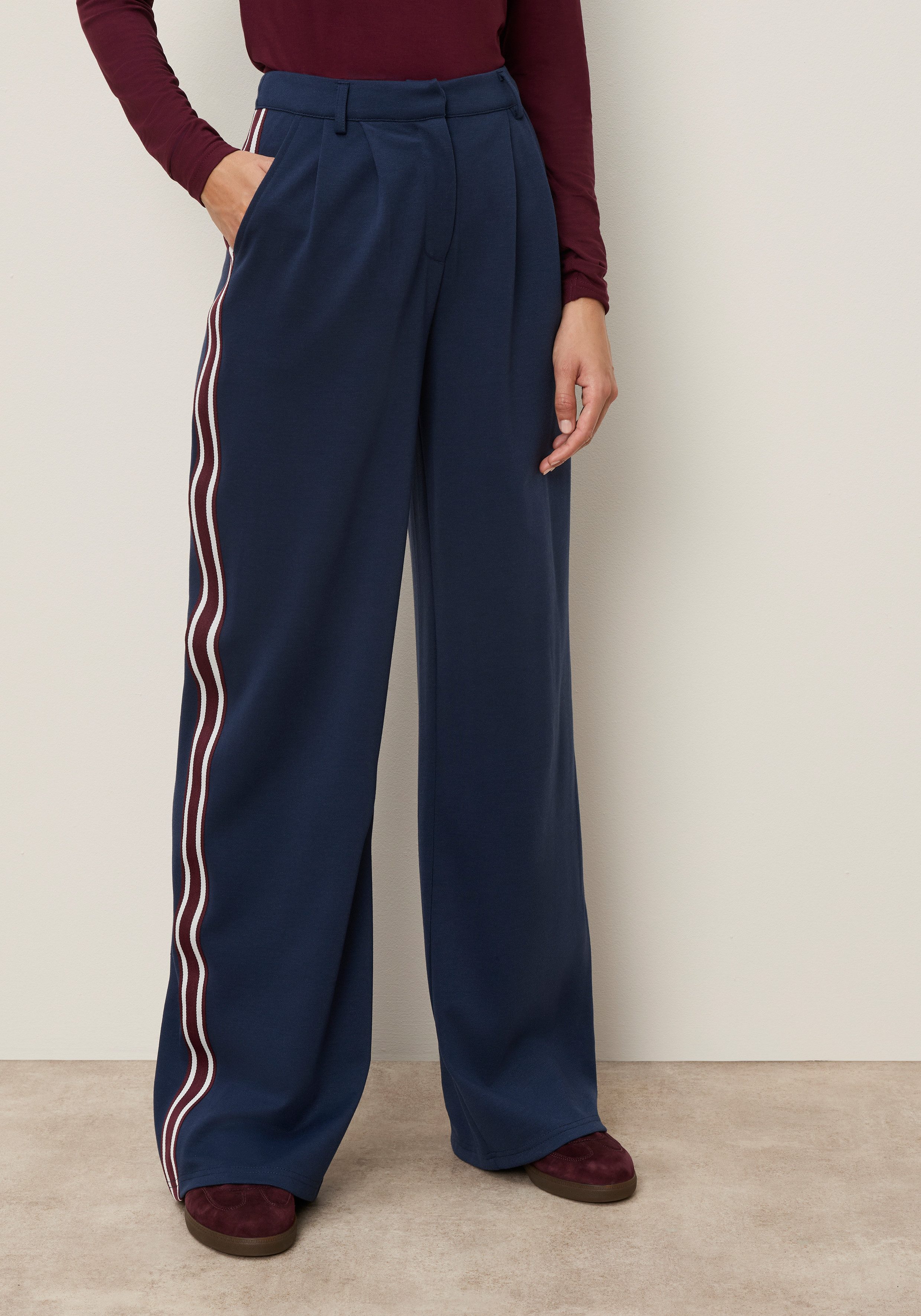 Tamaris Palazzohose mit Kontraststreifen, im modernem Look mit weitem Bein