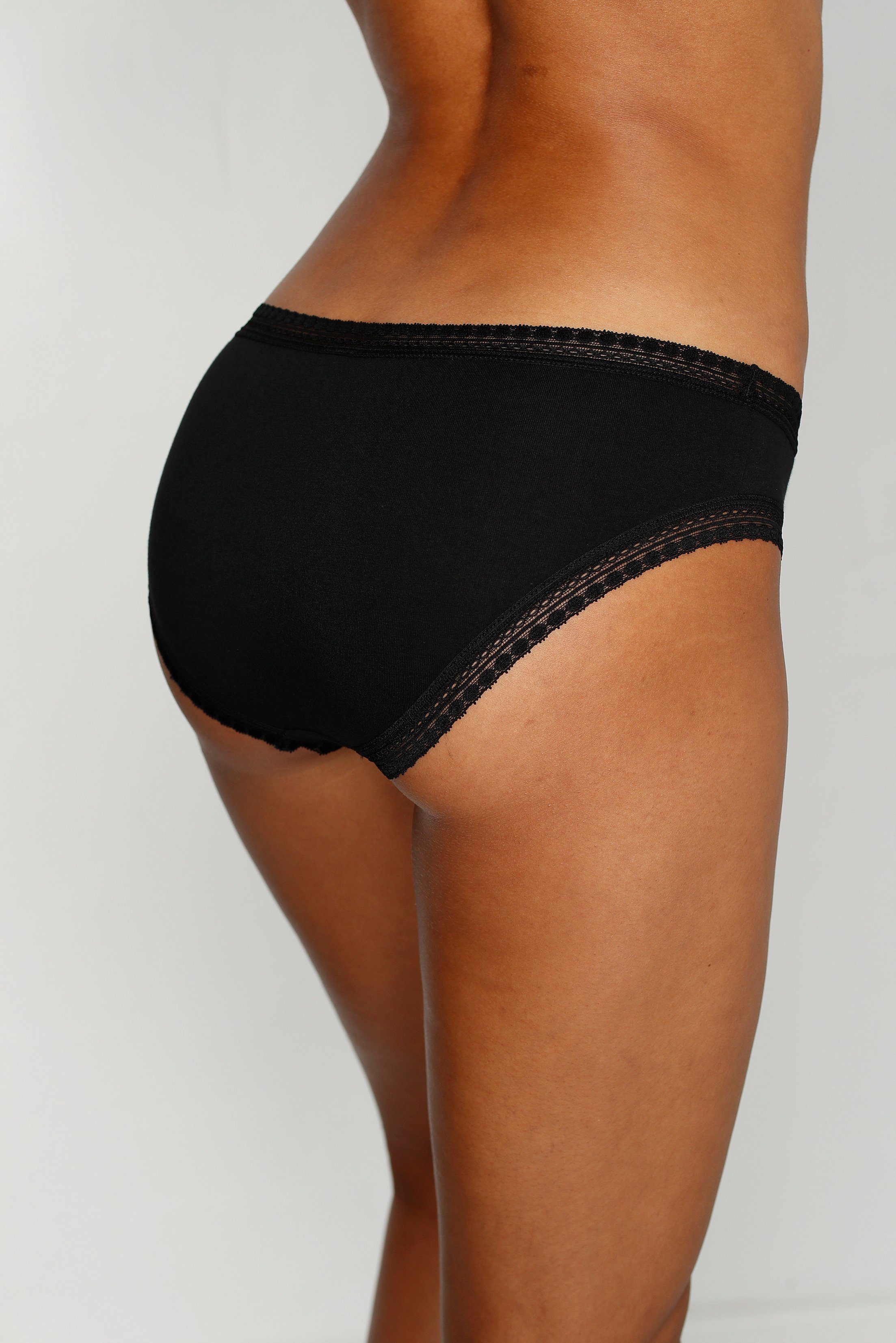 mit weicher Bikinislip schwarz 3-St) Spitze (Packung, LASCANA aus Baumwolle elastischer