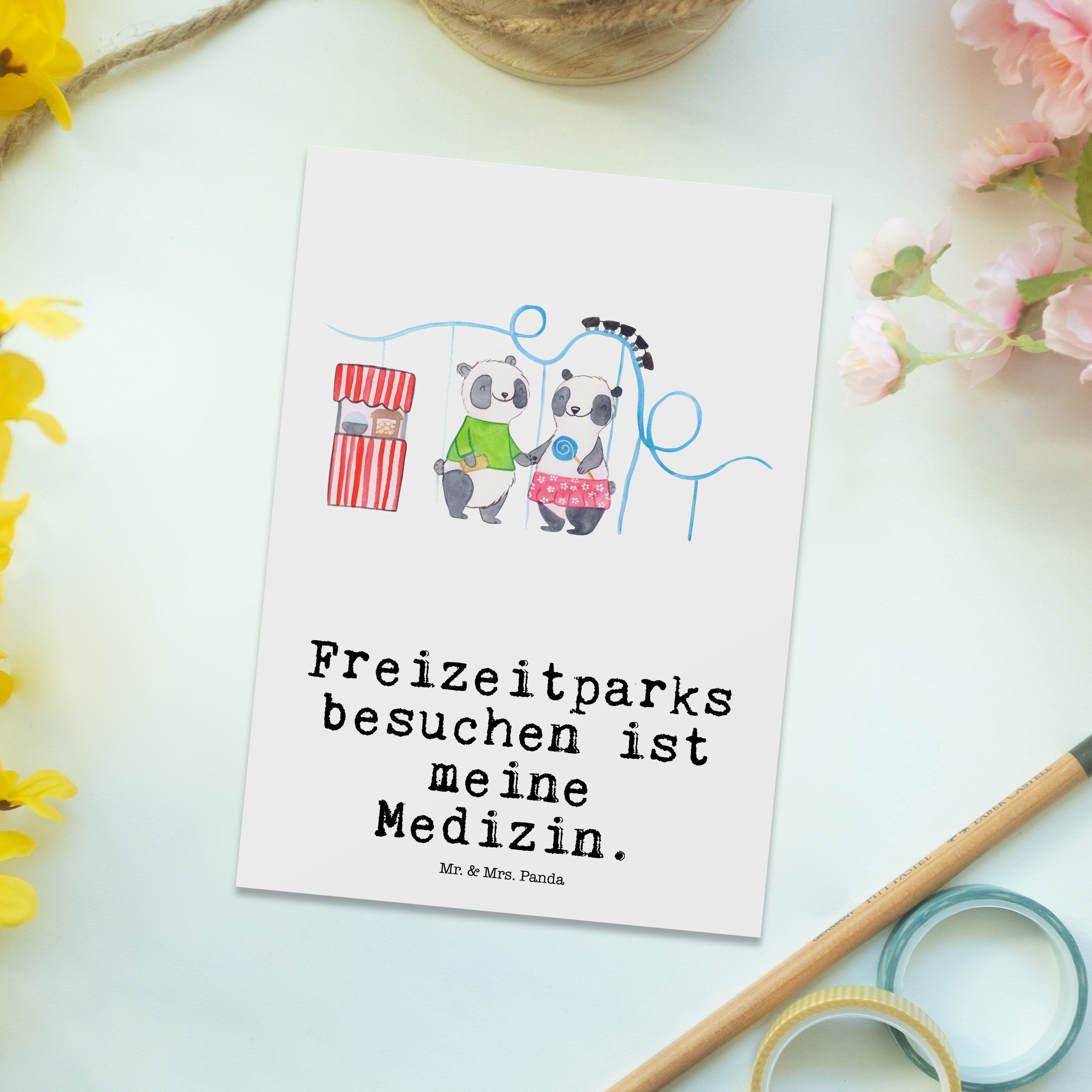 & Mrs. Pandas Freizeitpark Geschenk, Postkarte Geburtstagska besuchen - Mr. - Medizin Panda Weiß