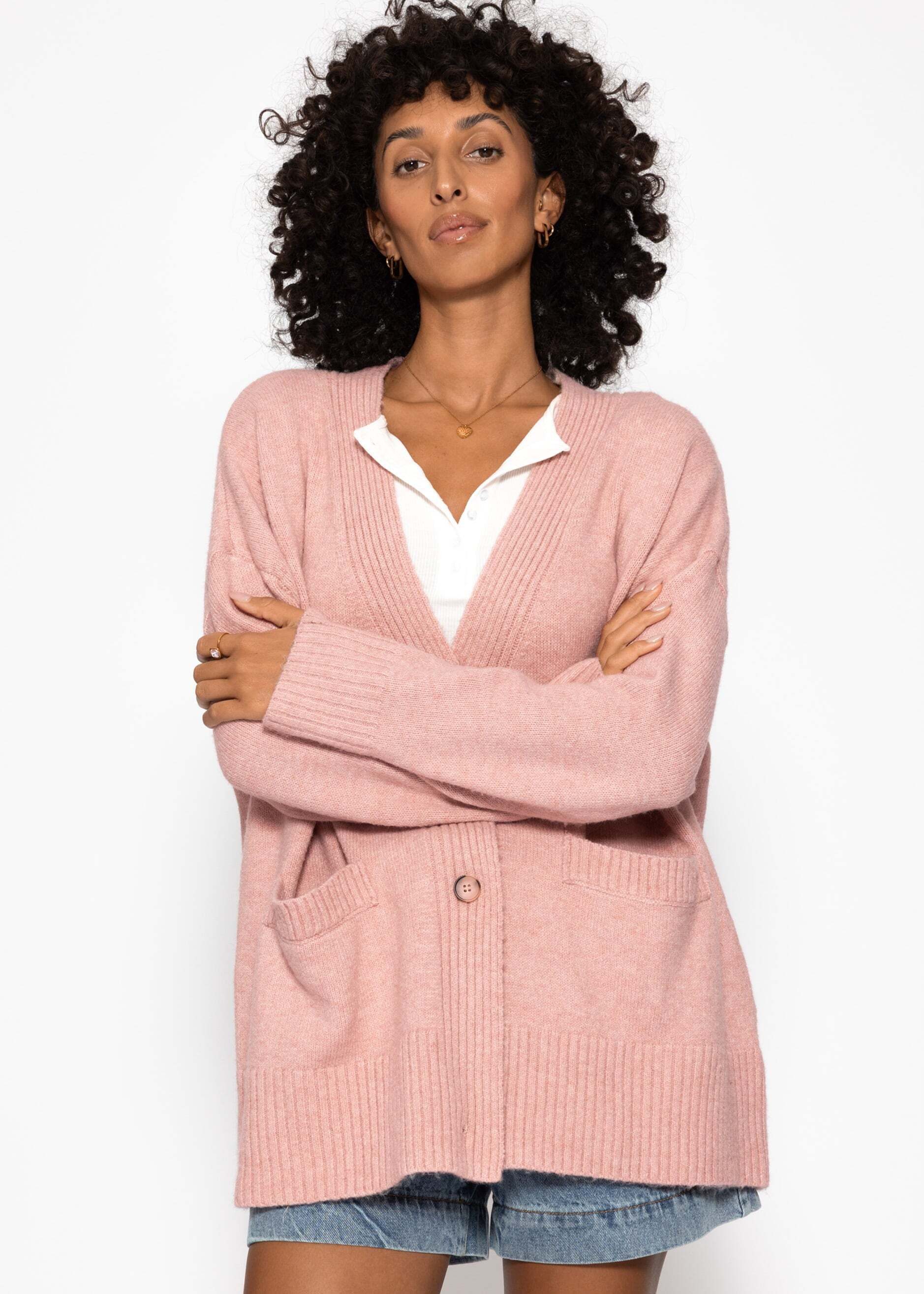 SASSYCLASSY Cardigan Oversize Cardigan mit Taschen für Damen Strickcardigan in Rippstruktur mit V-Ausschnitt und Knopfleiste