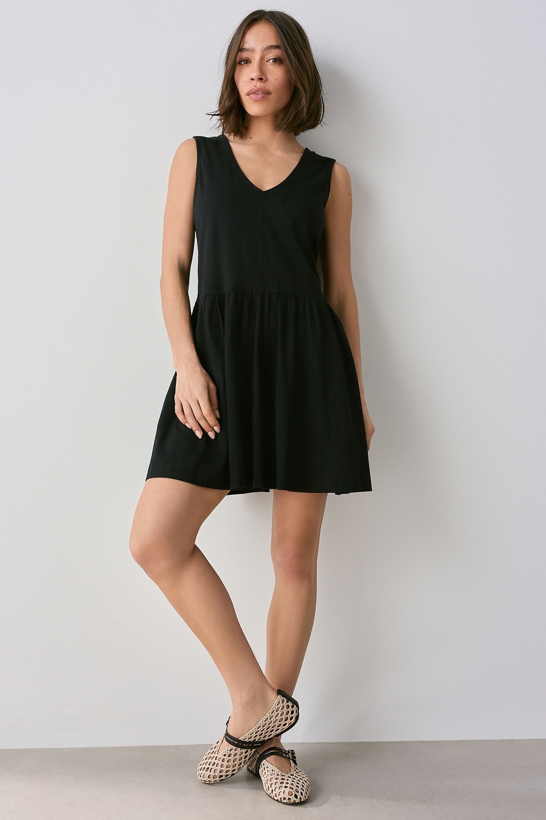 Next Minikleid Minikleid mit V-Ausschnitt aus Baumwolljersey (1-tlg)