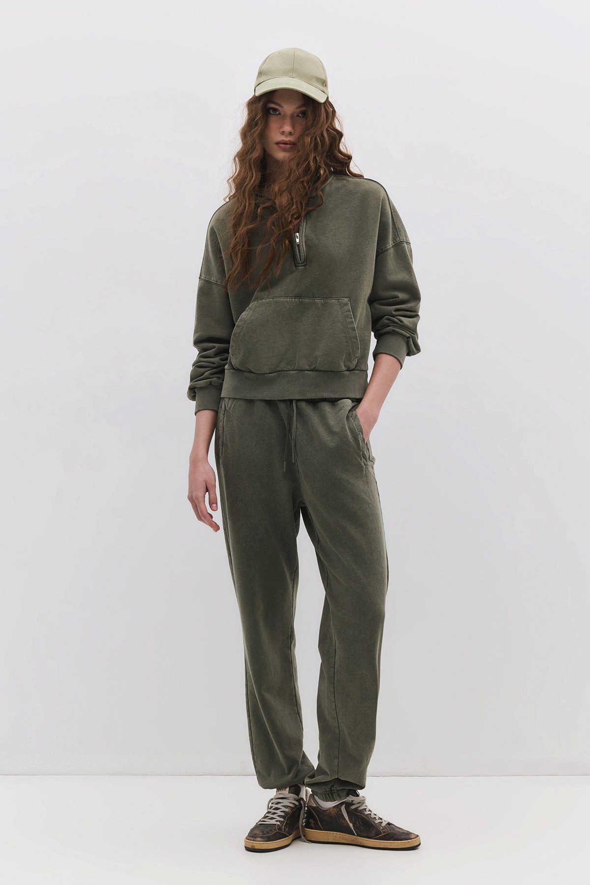 No Matter What Sweatponcho Jogginghose mit elastischem Bund