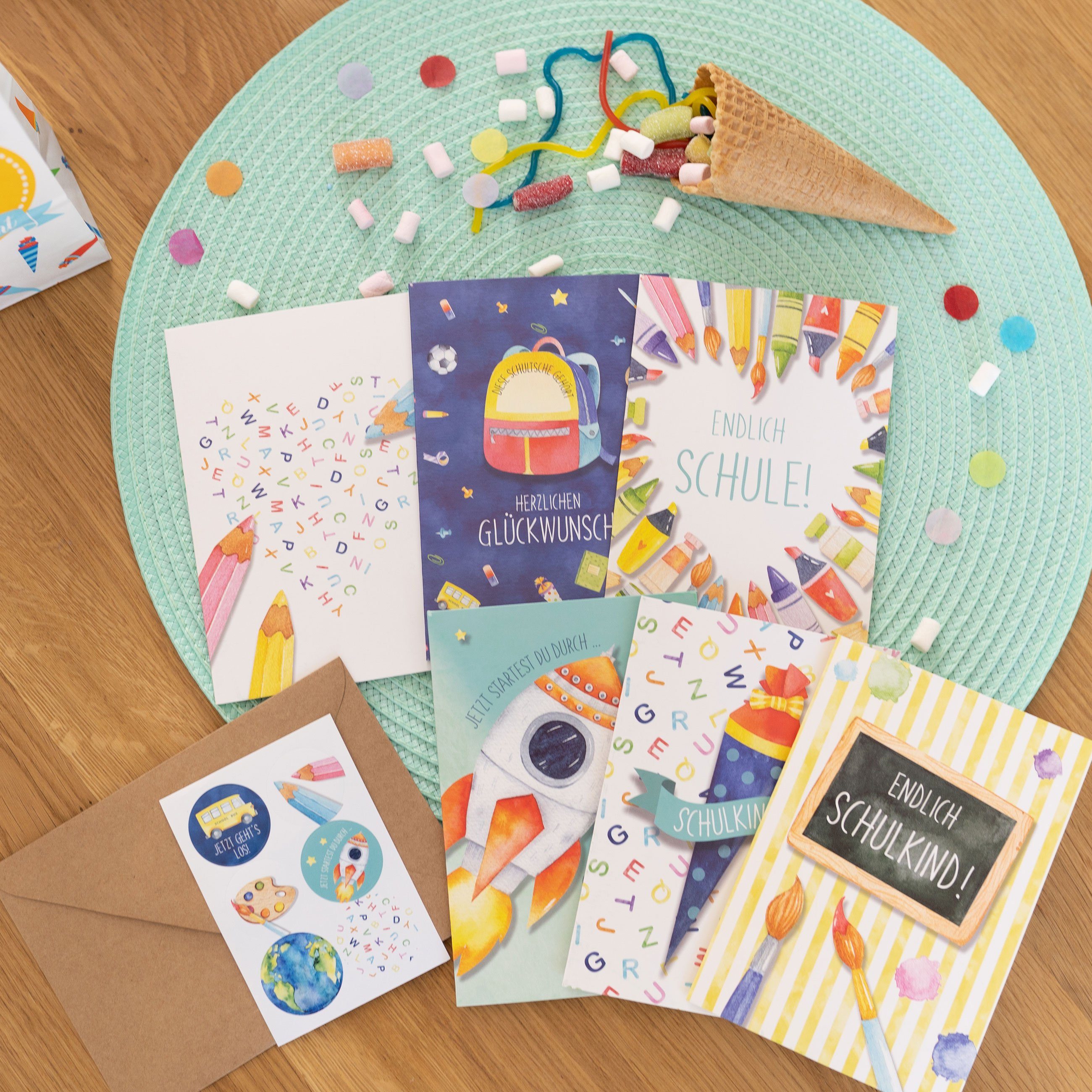 PAPIERDRACHEN Schulanfangskarte 6 Klappkarten zur Einschulung - Grüße für das Schulkind, inkl. Umschlag in Kraftpapieroptik