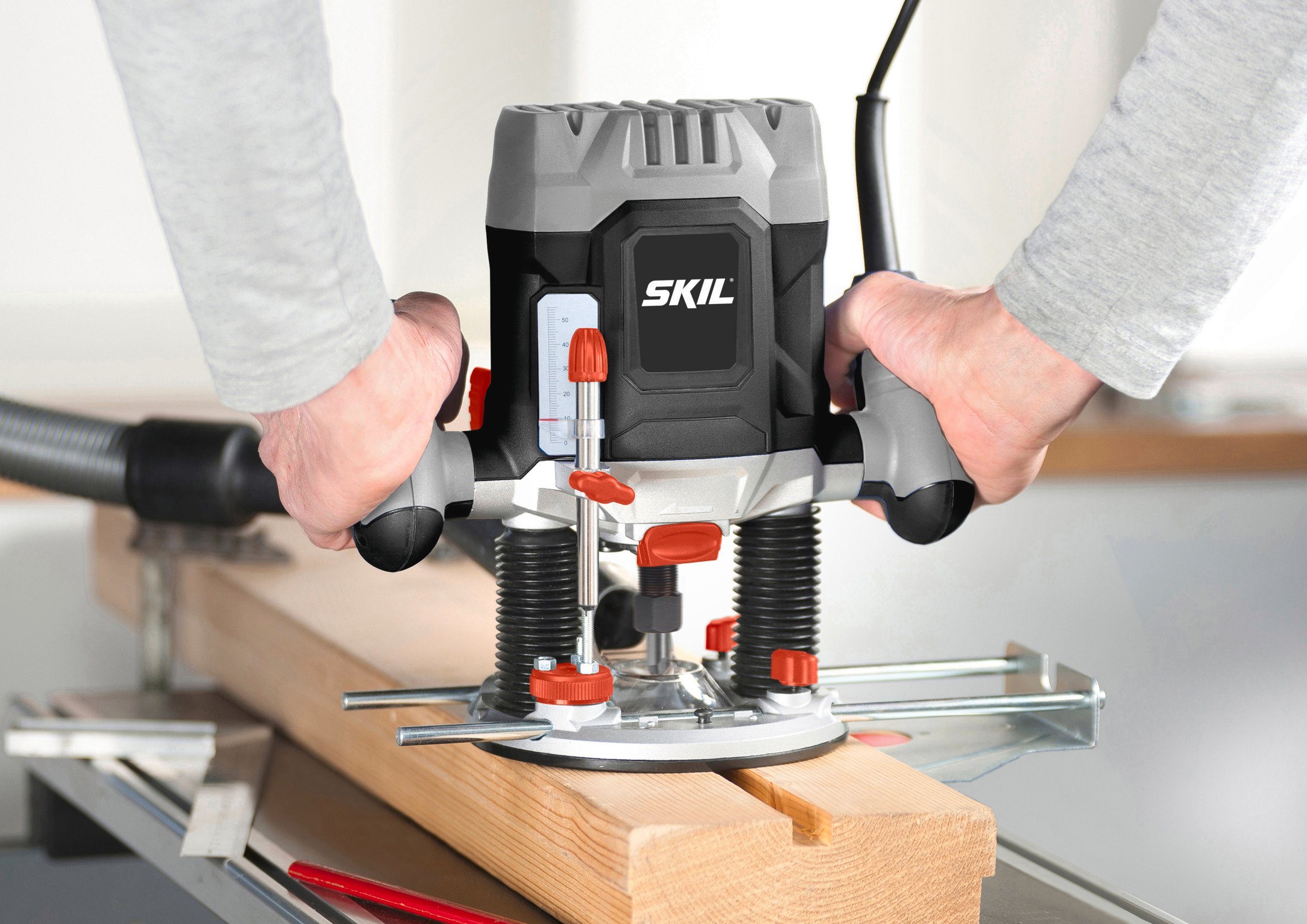 SKIL Akku-Fräse 1841AA, Oberfräse 1200W, Nutfräser, Tischfräse, Staubabsaugung