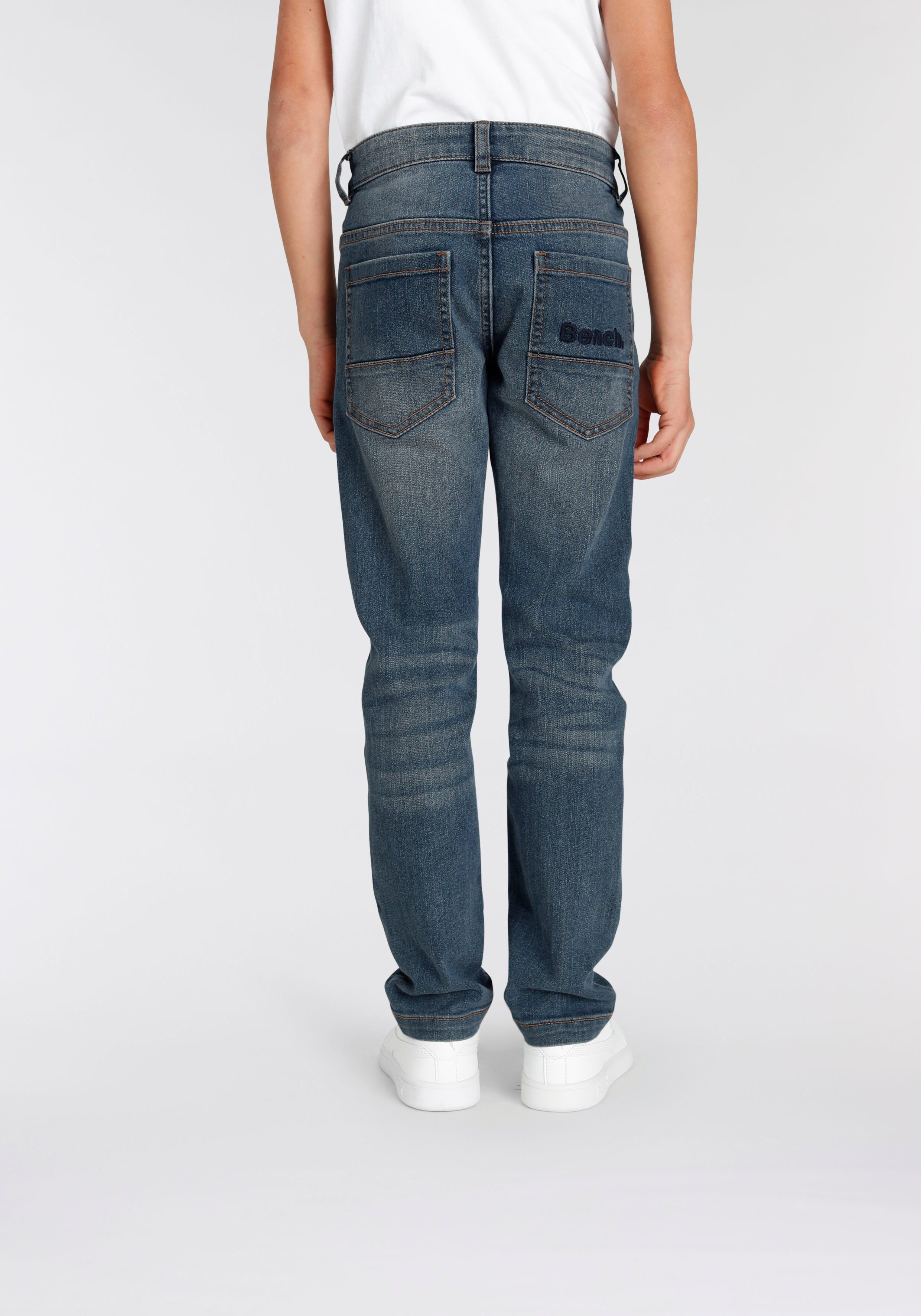 Bench. Stretch-Jeans regular Bein mit schmalem fit