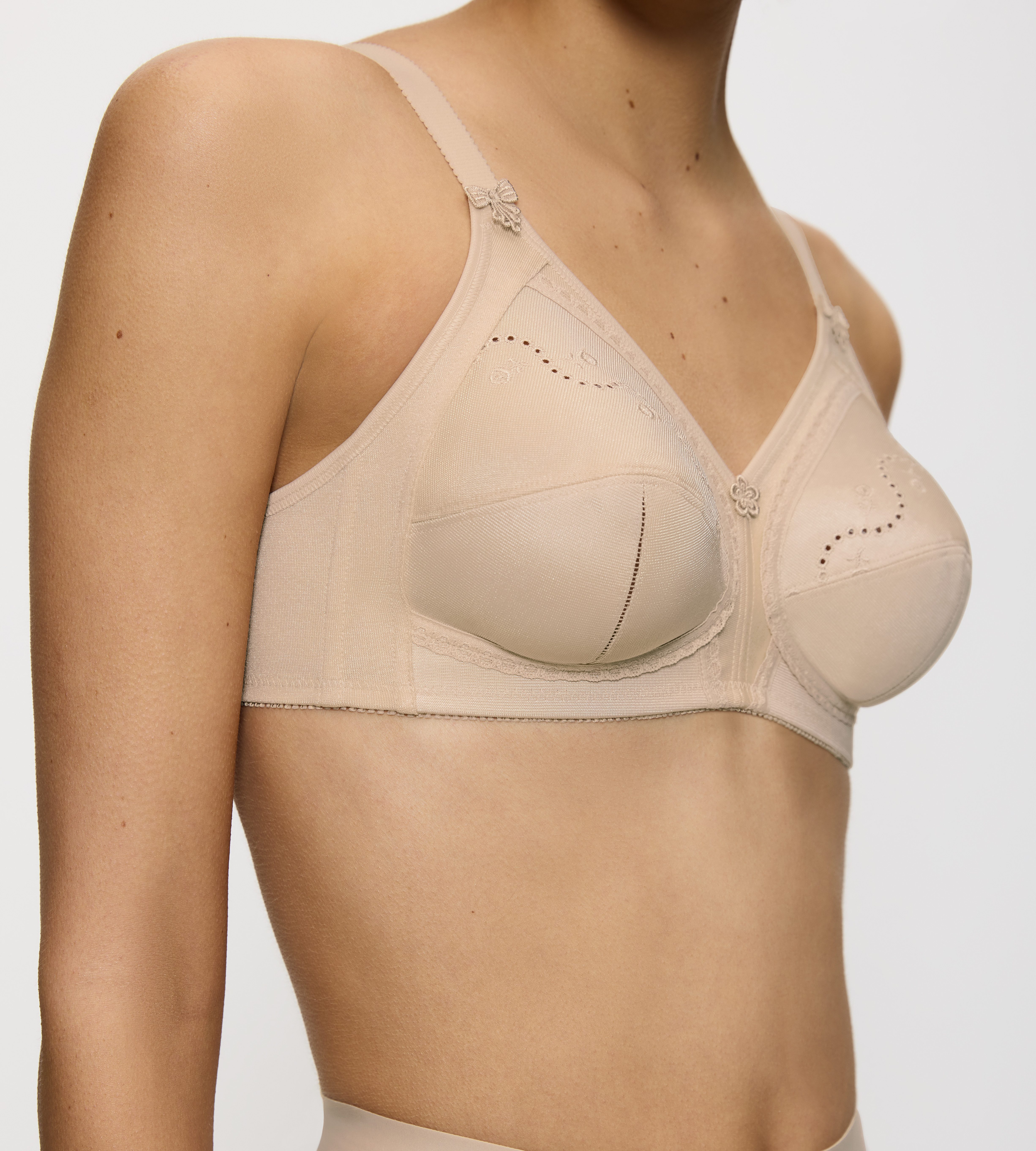 Triumph Bügelloser BH Doreen + Cotton 01 N mit zarter Lochstickerei – Bild 5 von 5