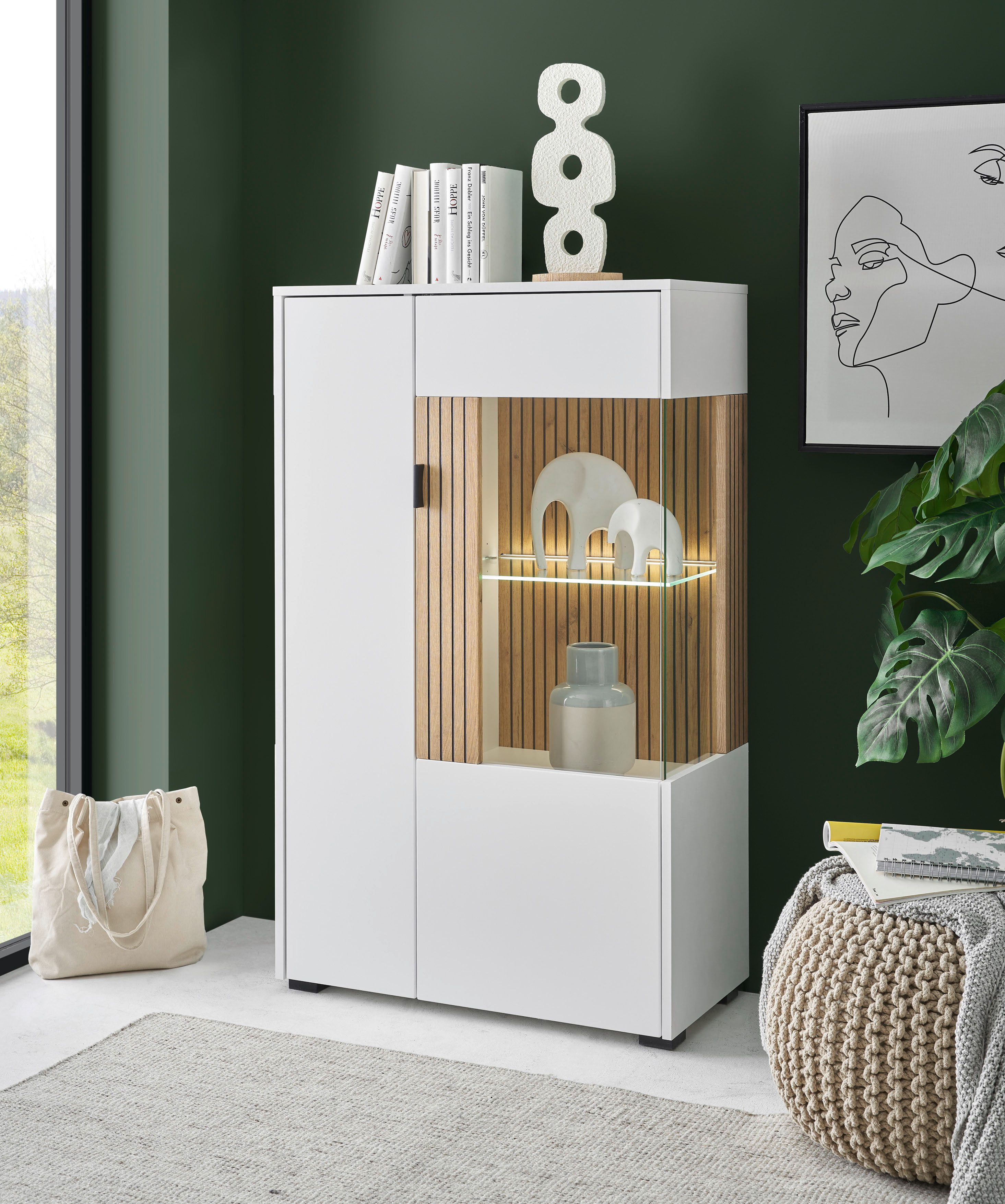 INOSIGN Vitrine Hudson, Stauraumvitrine, Standvitrine in moderner Trendfarbe, Griffe aus Metall (Schwarz), Höhe 125 cm