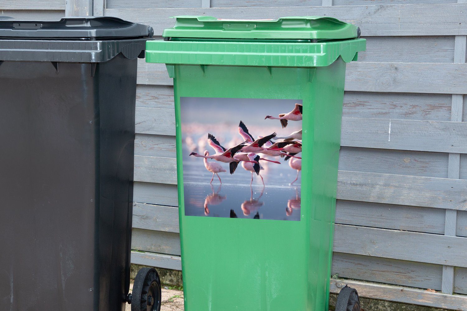 - Mülltonne, - Mülleimer-aufkleber, Container, MuchoWow Wandsticker (1 Flamingo Wasser - St), Rosa Abfalbehälter Vogel Sticker,