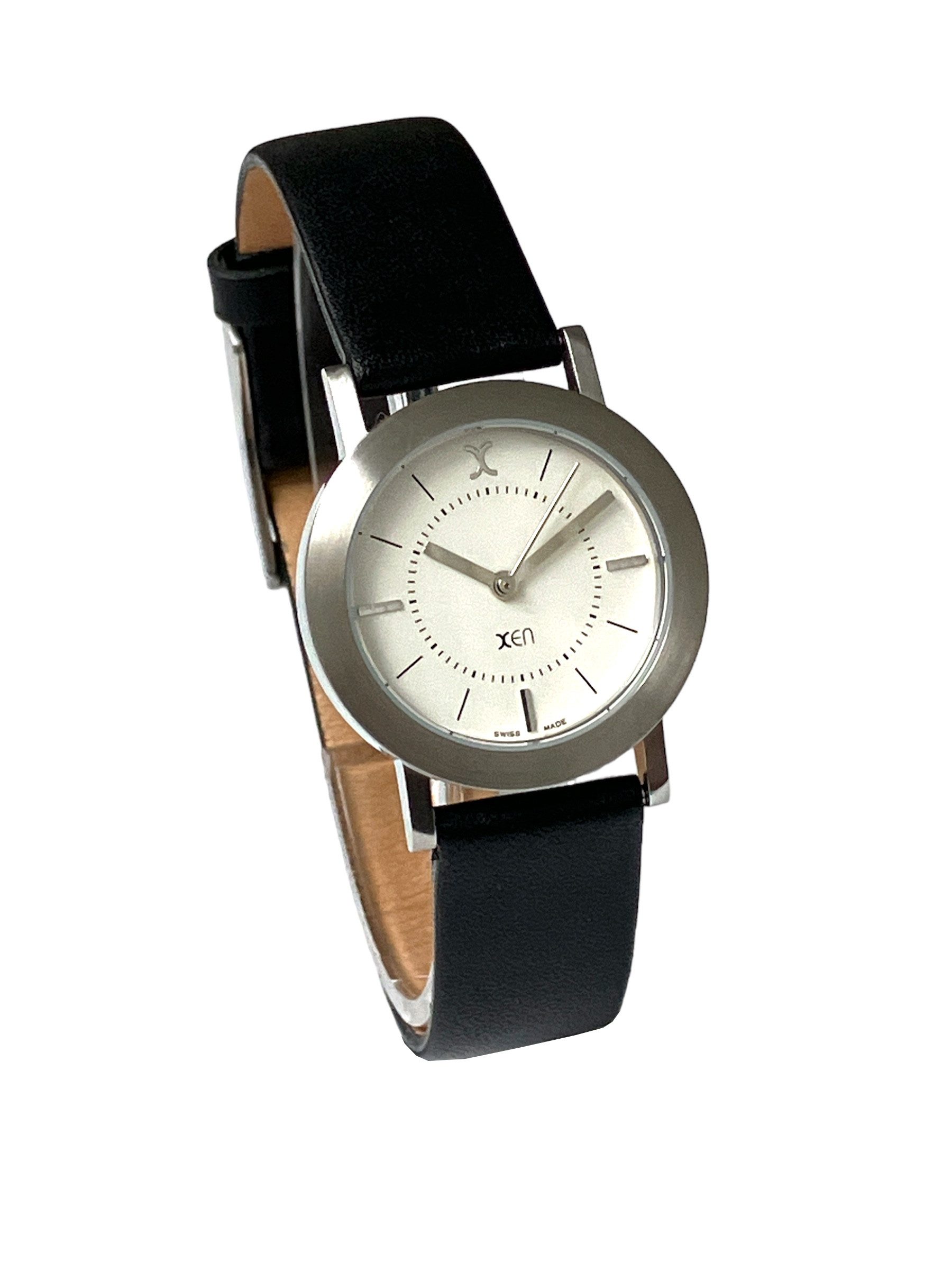 XEN Quarzuhr Damen Edelstahl Lederband matt Schwarz Swiss Made Rund 5 Bar XQ0050, flach, Gehäuseboden gedrückt, versenkte Krone im Gehäuse