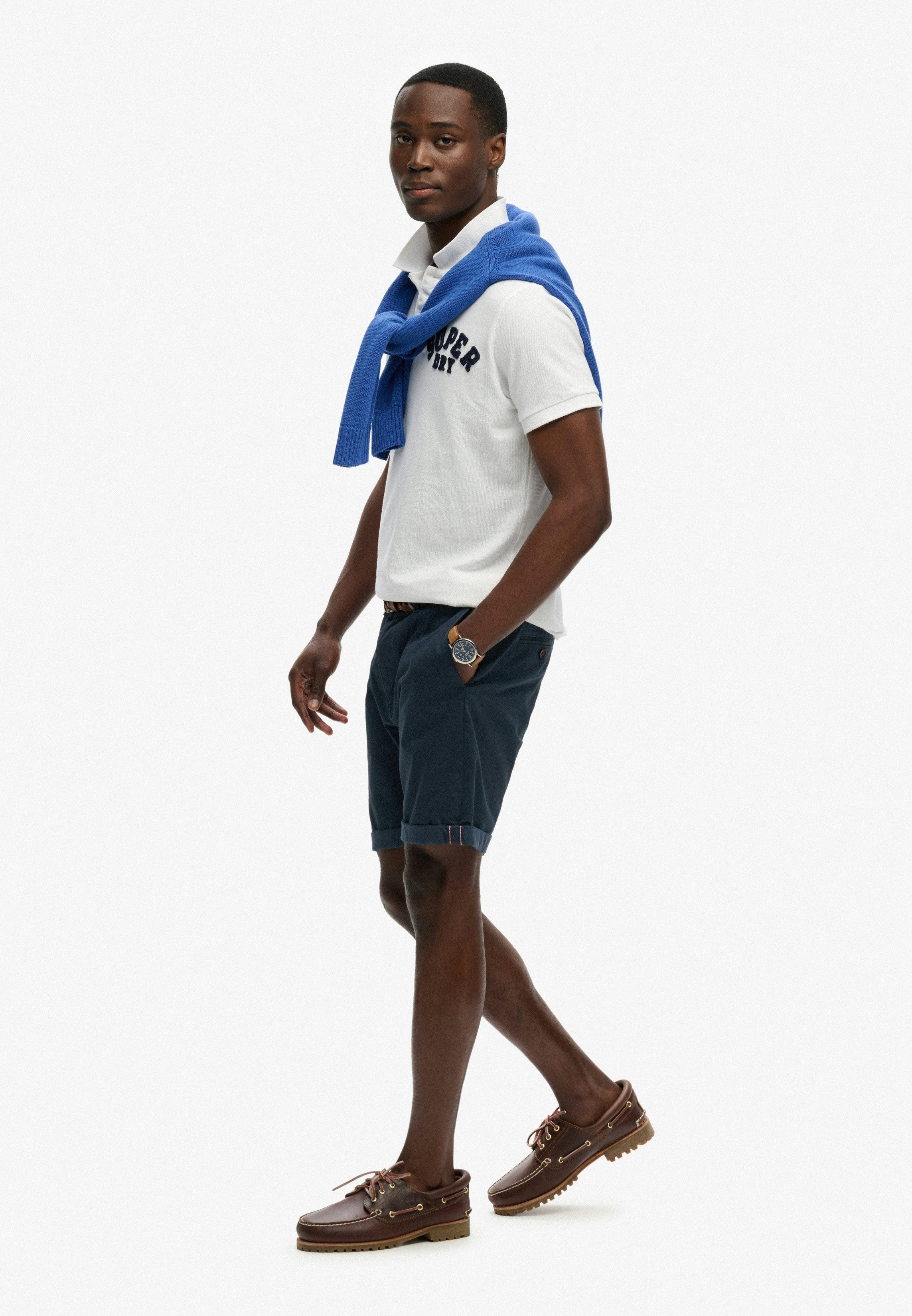 Superdry Chinoshorts PREMIUM REGULAR CHINO SHORT aus Baumwollmischung mit Elasthan, Relaxed Fit, unifarben, knielang
