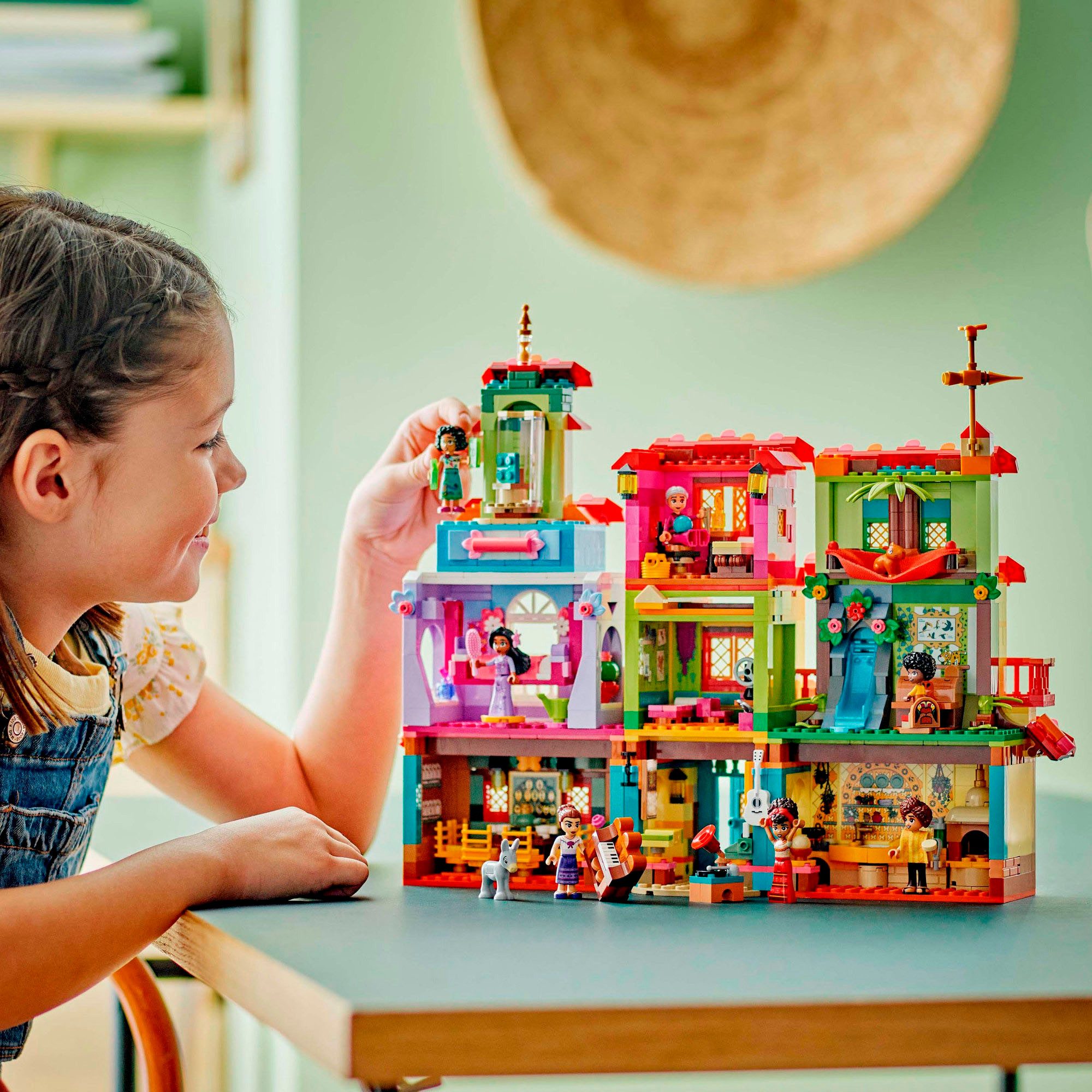 LEGO® Das magische Haus der Madrigals günstig online kaufen