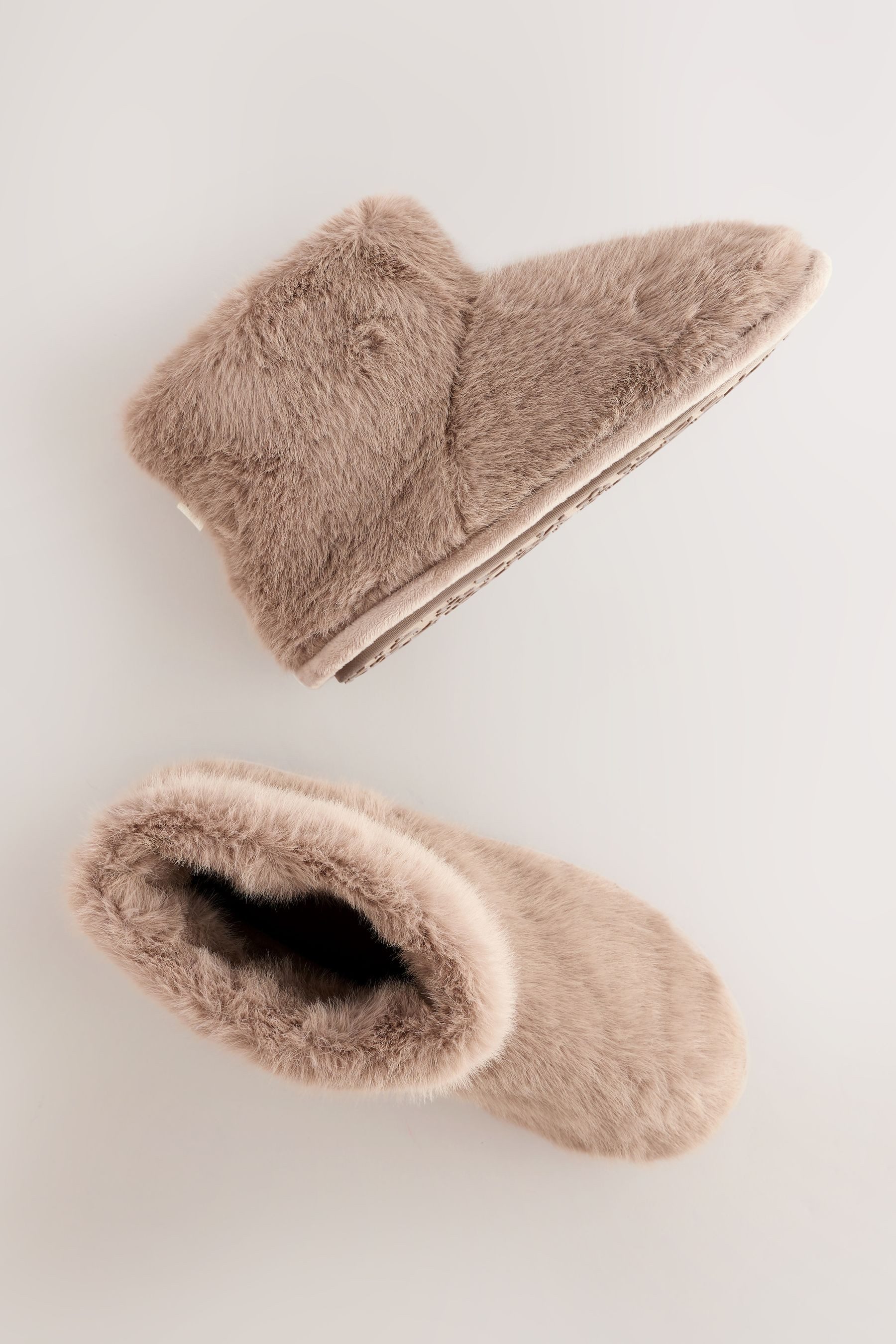 Next Hausstiefel aus Kunstfell Hausschuh (1-tlg)