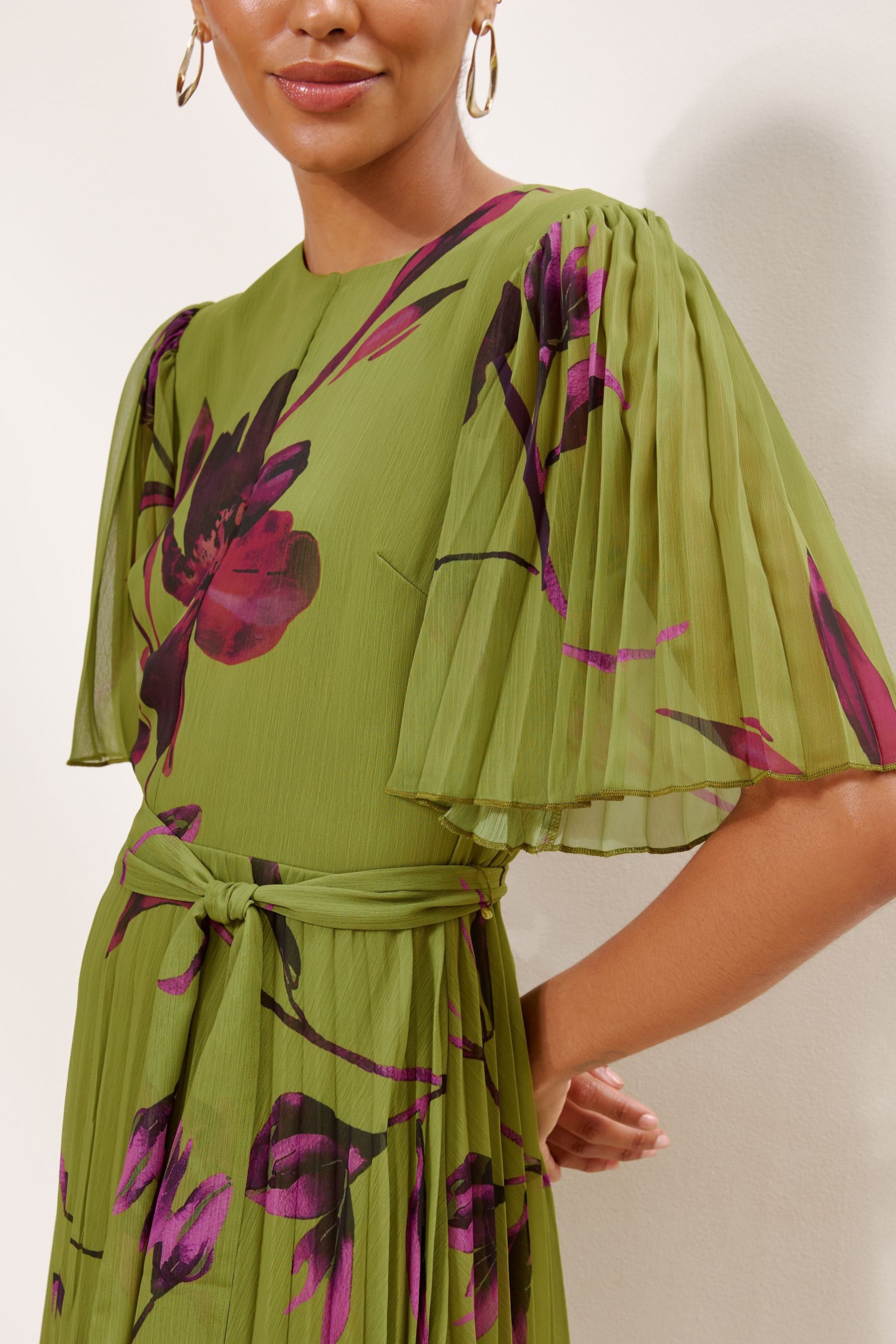 LIPSY Plisseekleid Lipsy plissiertes Minikleid mit Gürtel (1-tlg)