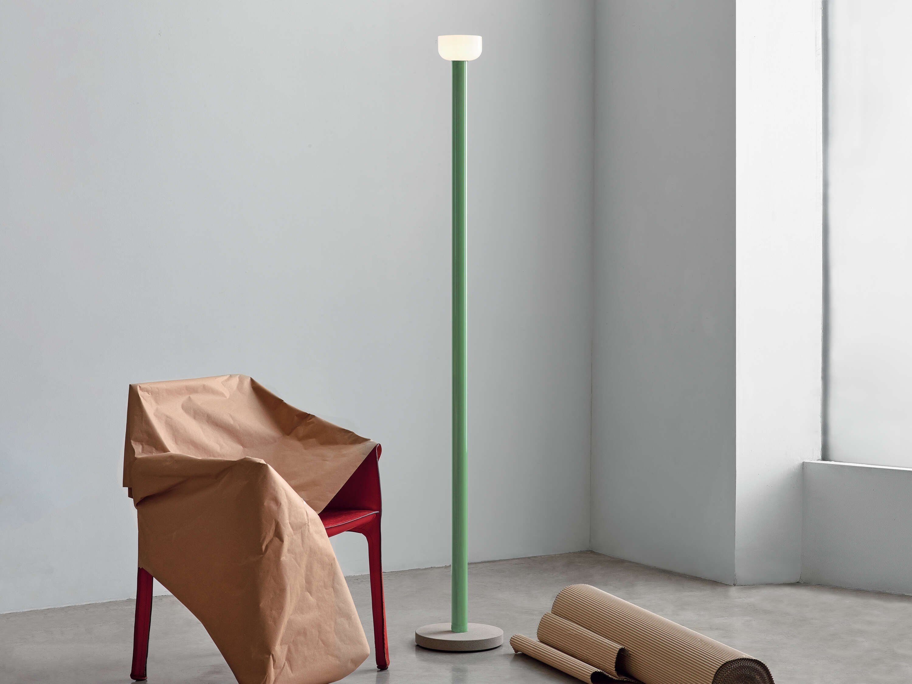 Floor - Betonsockel FLOS Bellhop Flos Stehlampe mit Weiß