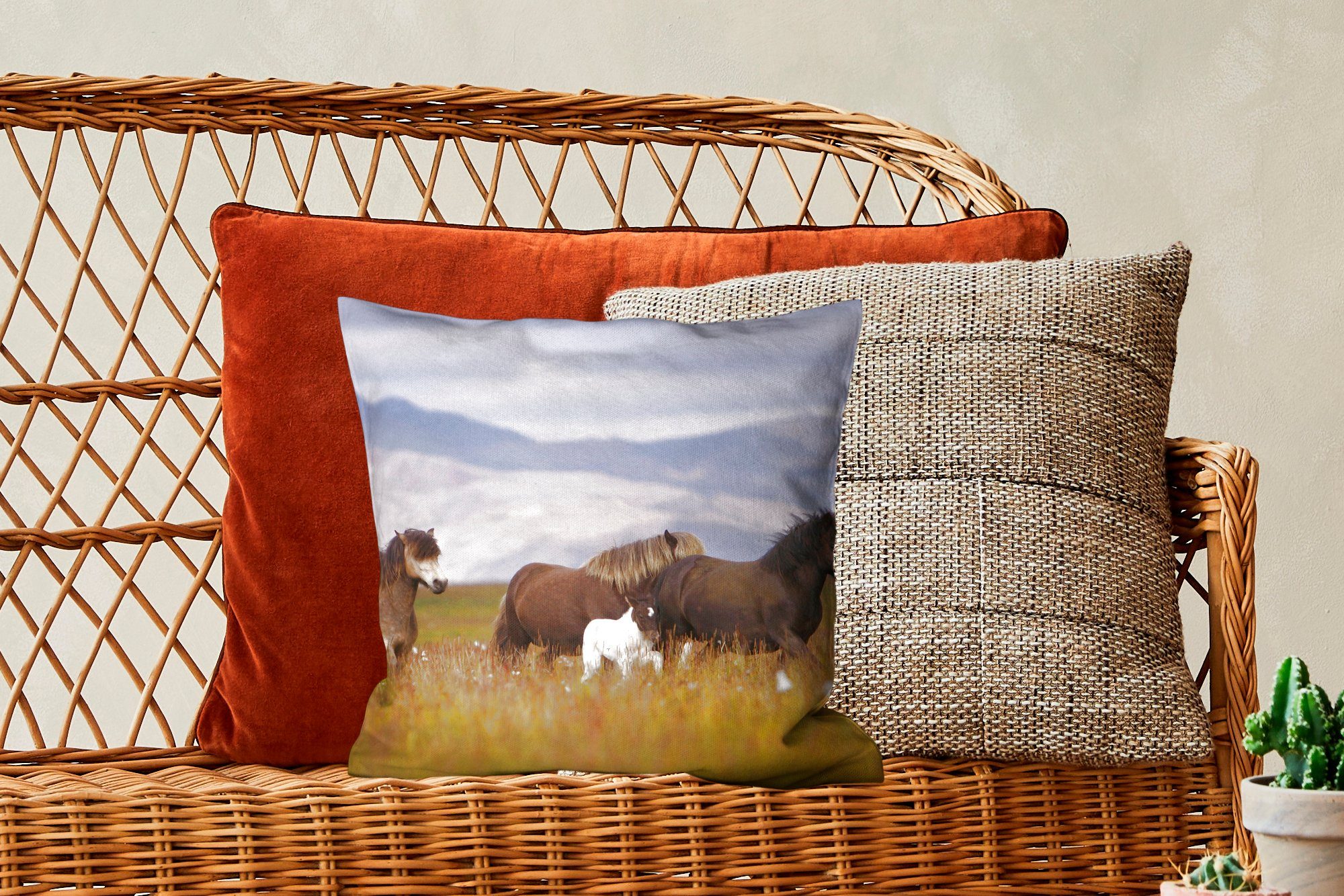 Füllung Pferde für Schlafzimmer, Gras - Zierkissen - Sofakissen MuchoWow mit Deko, Wohzimmer, Berge, Dekokissen