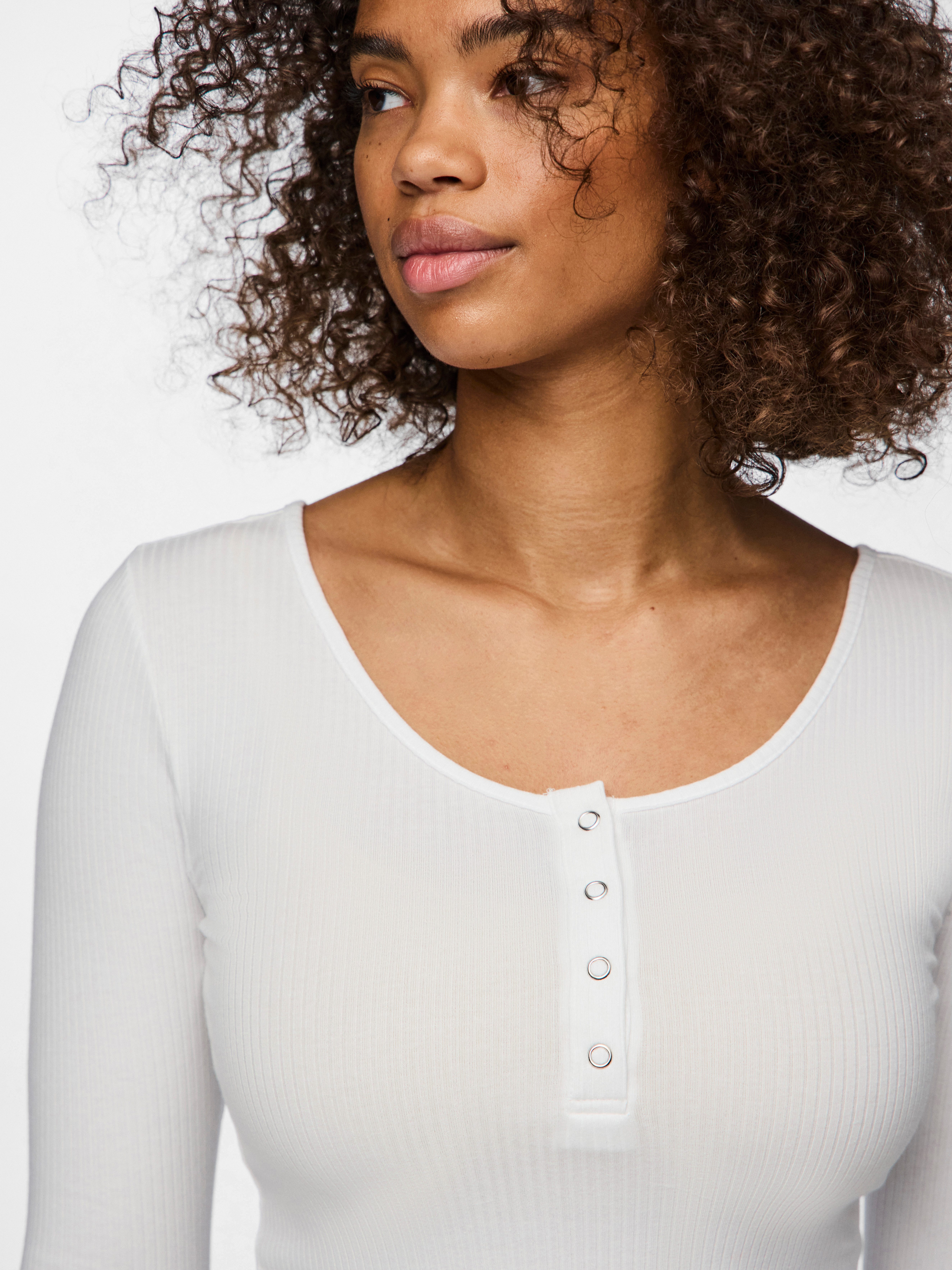 pieces Langarmshirt PCKITTE LS TOP NOOS BC Baumwollmischung, slim fit