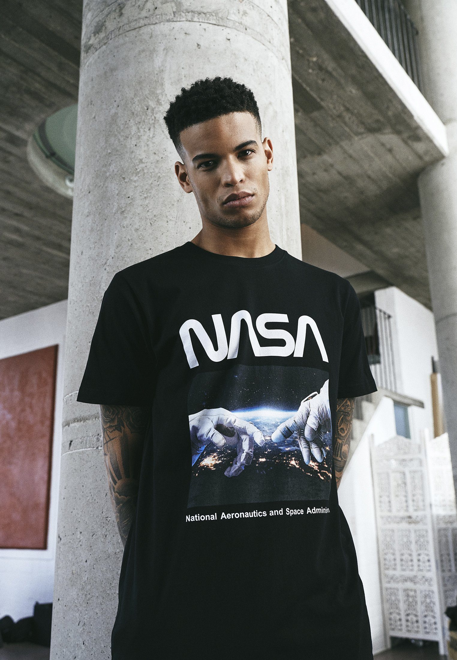 T-Shirt NASA Hands Astronaut MisterTee white Herren (1-tlg) Tee