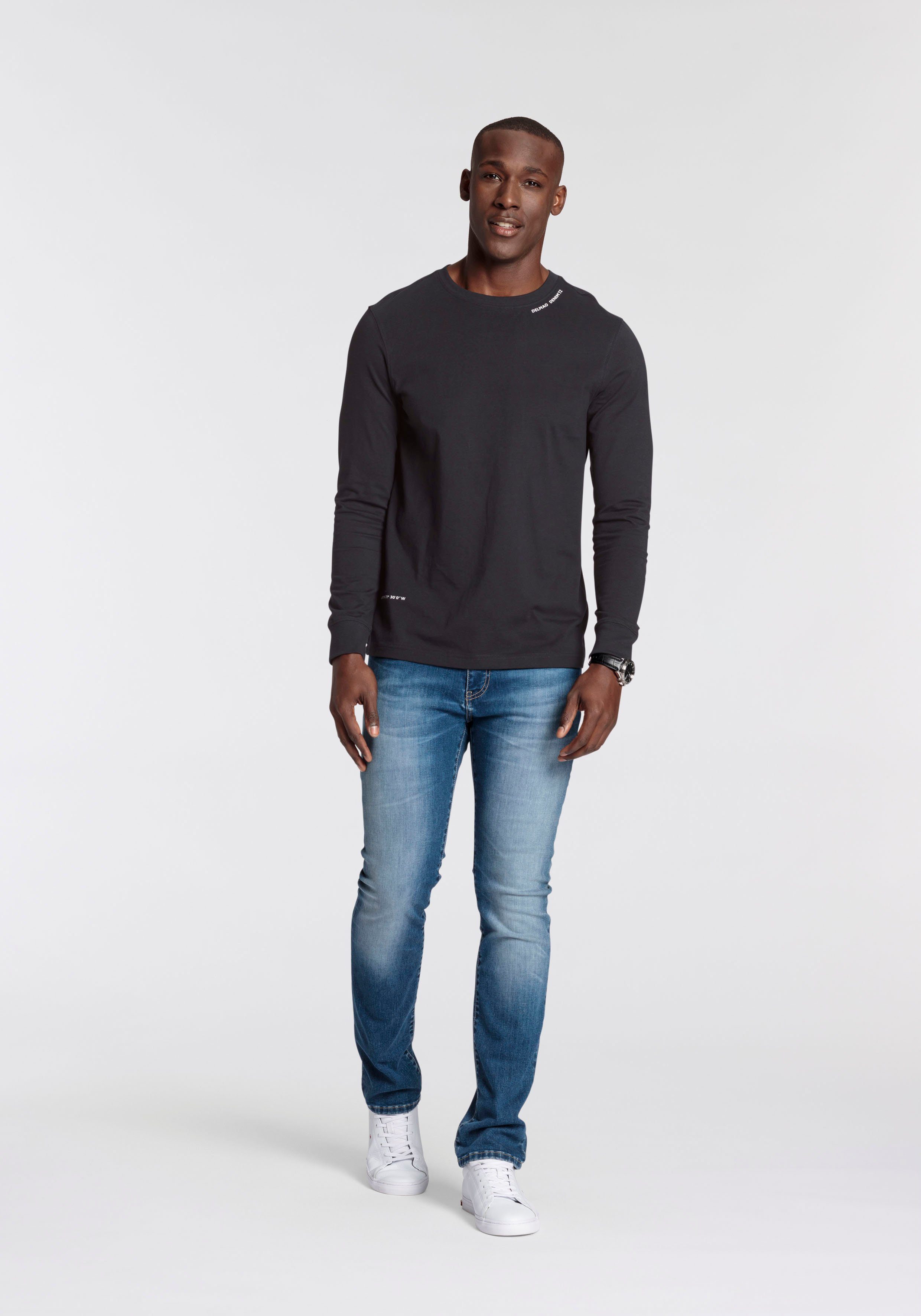 DELMAO Rundhalsshirt schmal geschnitten, mit Print, aus 100% Baumwolle