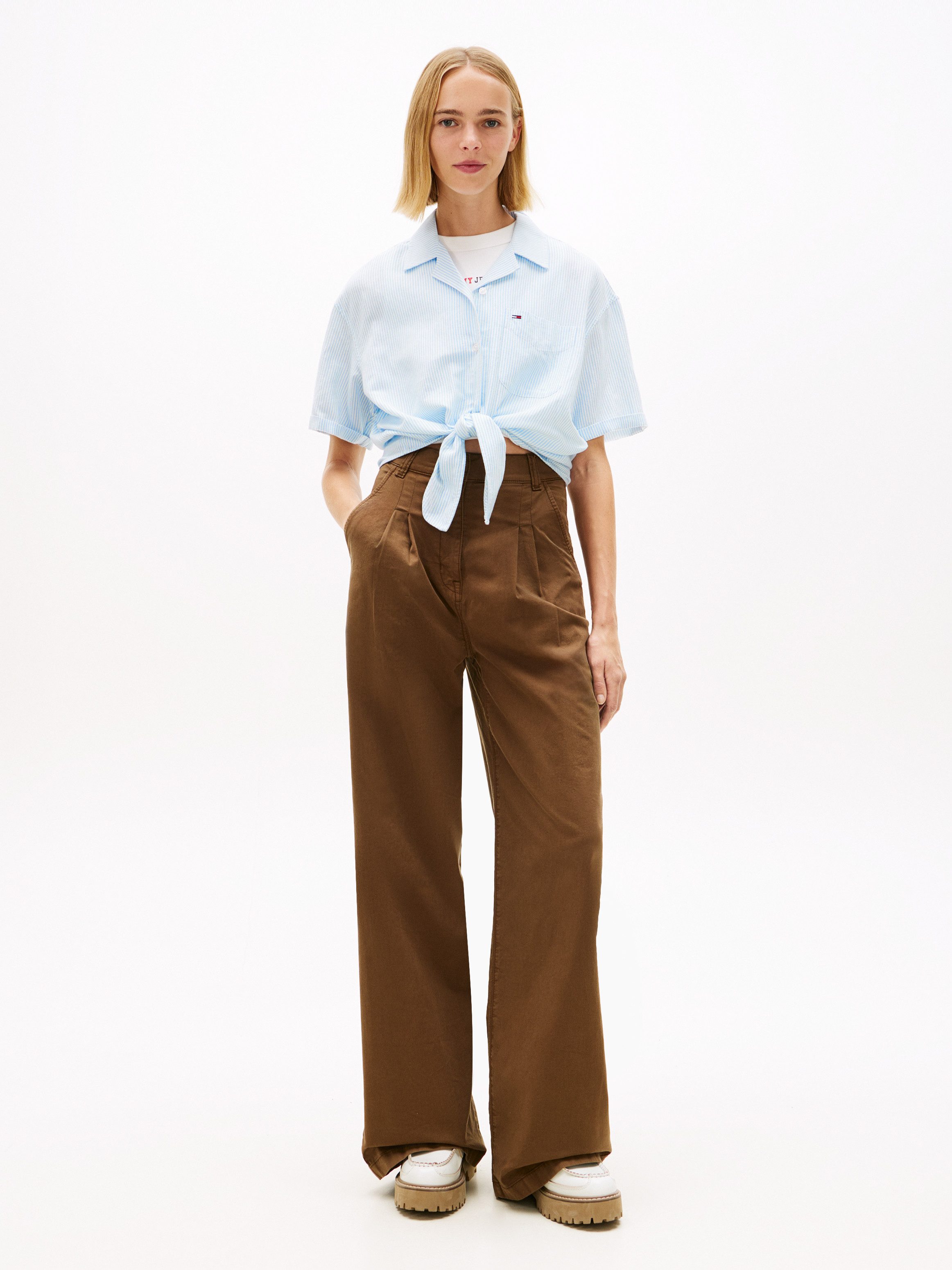 Tommy Jeans Kurzarmbluse TJW TIE FRONT LINEN SHIRT mit Knoten-Detail am Saum, Relaxed Fit