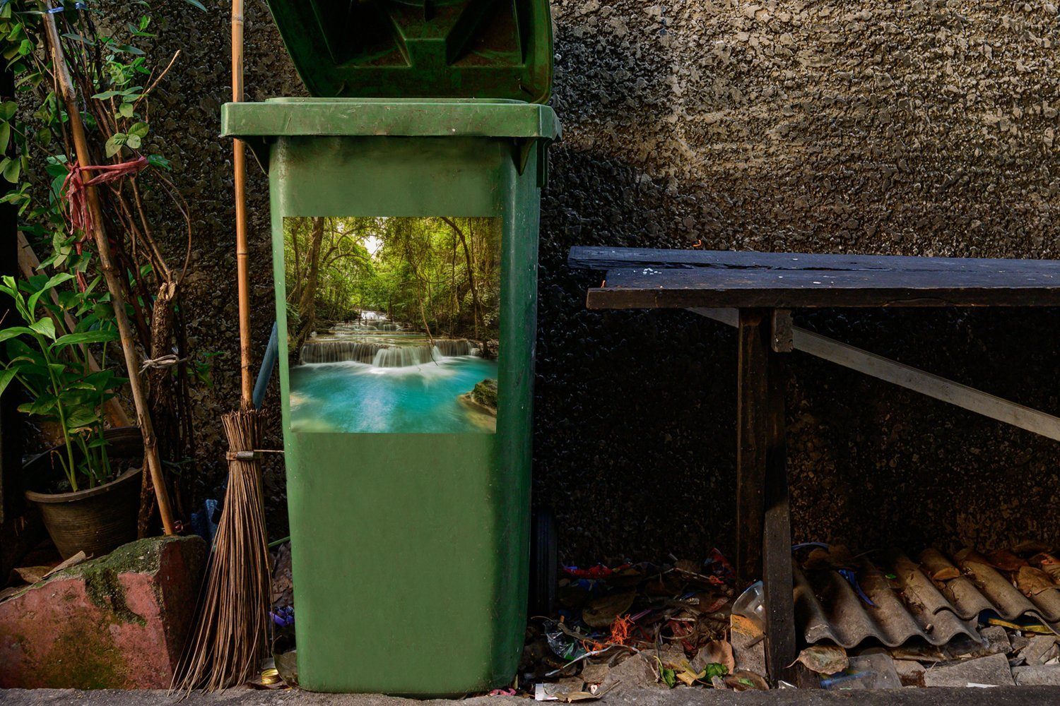 Abfalbehälter Mülltonne, blaues St), MuchoWow Wasser Wasserfall Bäume im thailändischen Container, einem und Sticker, (1 an Wandsticker Mülleimer-aufkleber, Grüne