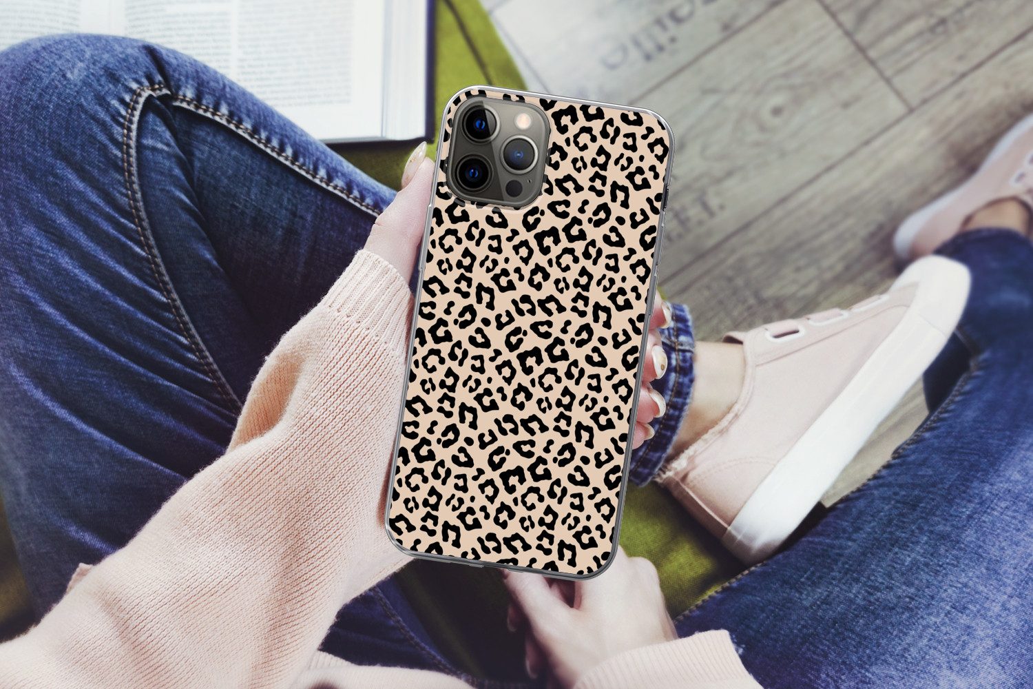 MuchoWow Handyhülle für Apple iPhone 12 Pro Pantherdruck - Schwarz - Braun - Tierdruck, Smartphone-Bumper, Print, Handy Schutzhülle Dünn