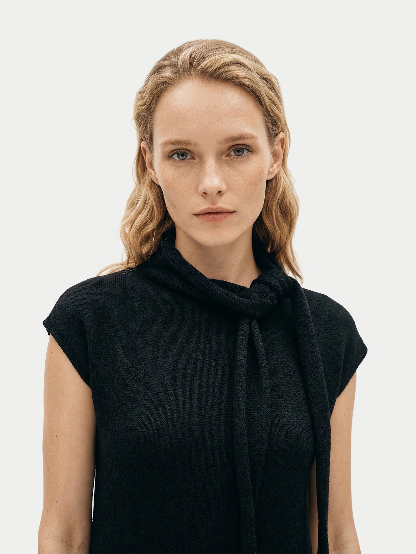 GOBI Cashmere Strickkleid Kaschmirkleid mit Schleifenkragen