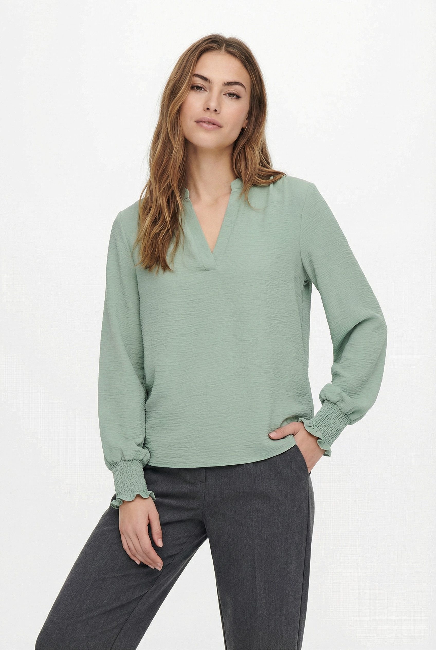 Blusenshirt ONLMETTE V-NECK LS SMOCK TOP NOOS WVN