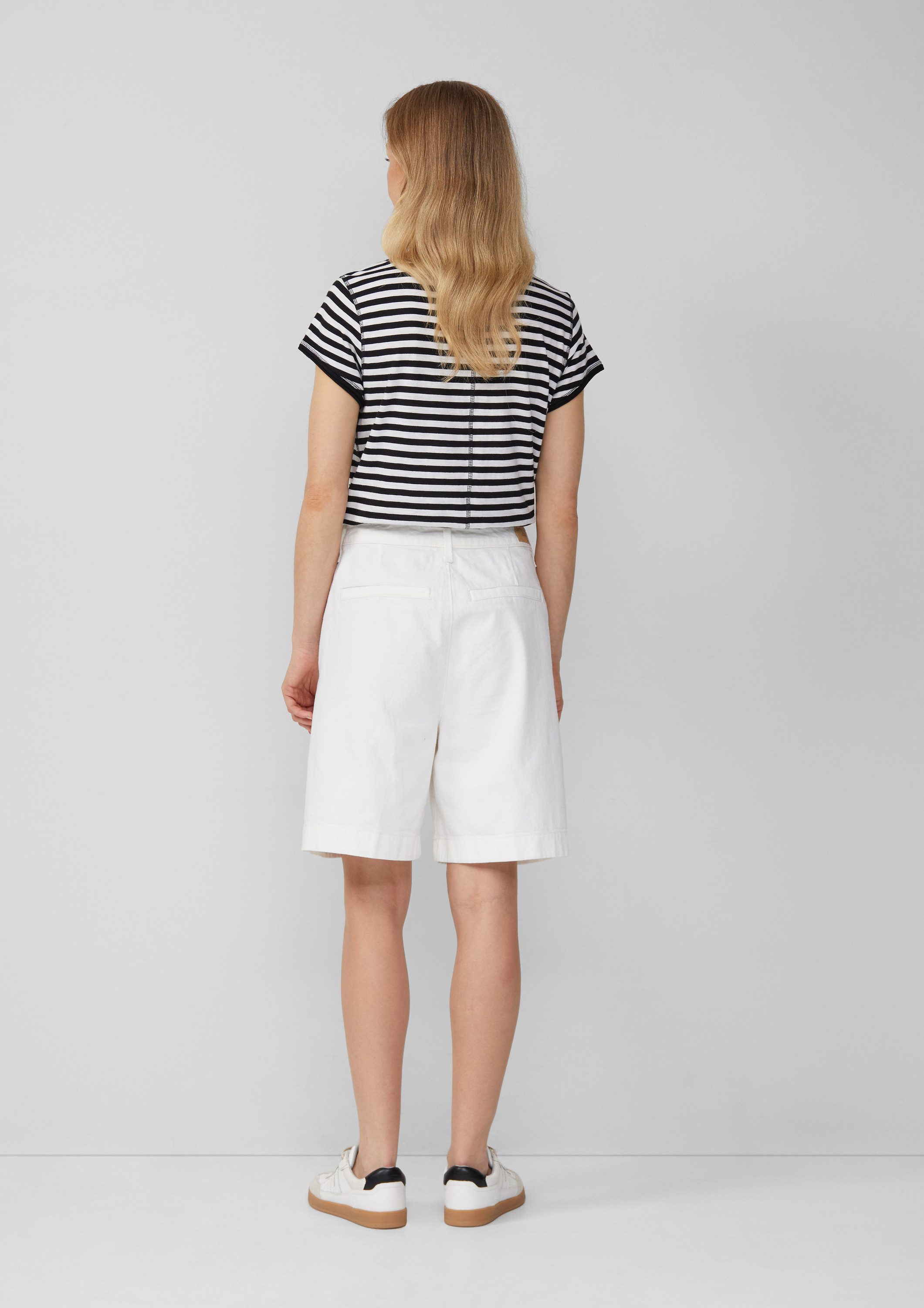 s.Oliver Jeansshorts Jeans-Hose SURI Denim-Bermuda mit Bundfalten