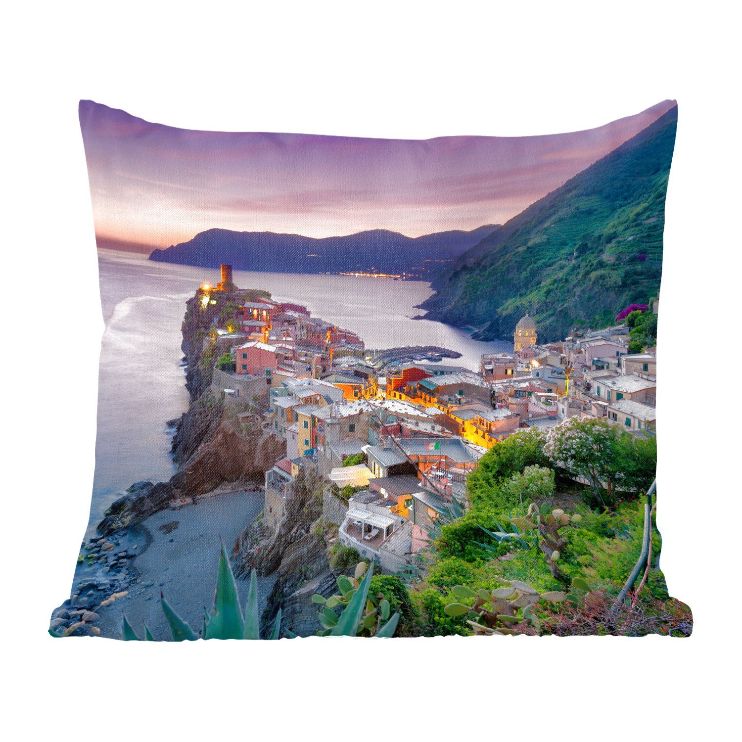 MuchoWow Dekokissen Blick auf beleuchtete Häuser und das Meer in Cinque Terre, Zierkissen mit Füllung für Wohzimmer, Schlafzimmer, Deko, Sofakissen | Dekokissen
