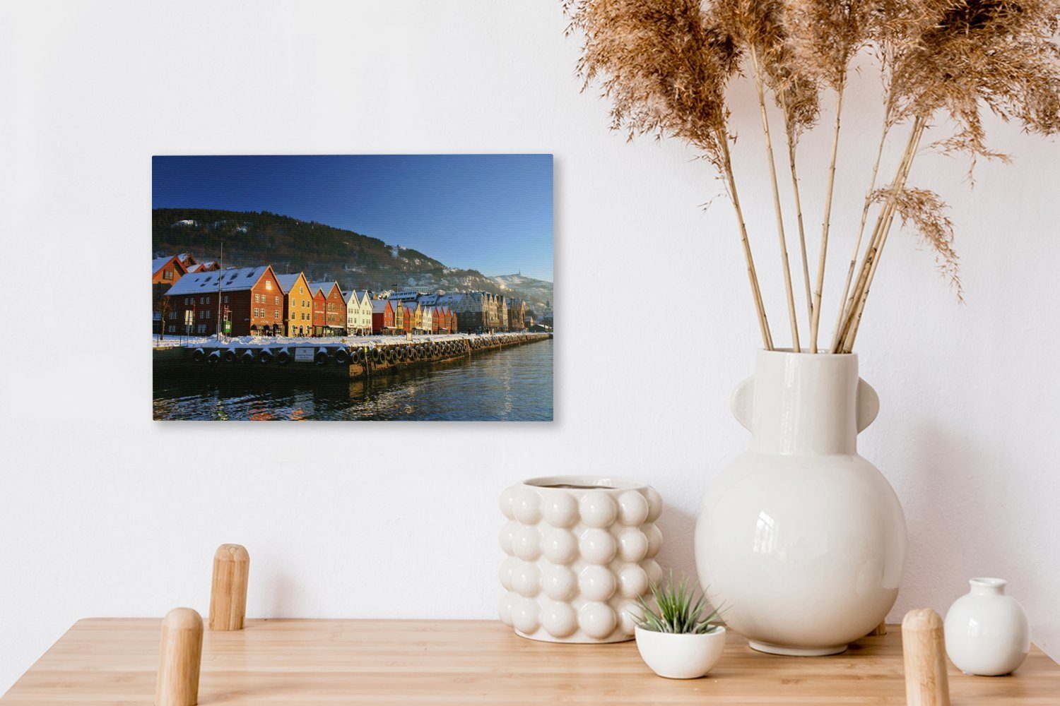 OneMillionCanvasses® Leinwandbild Verschneites Bryggen in 30x20 Norwegen, (1 cm Wanddeko, Aufhängefertig, St), Leinwandbilder, Wandbild