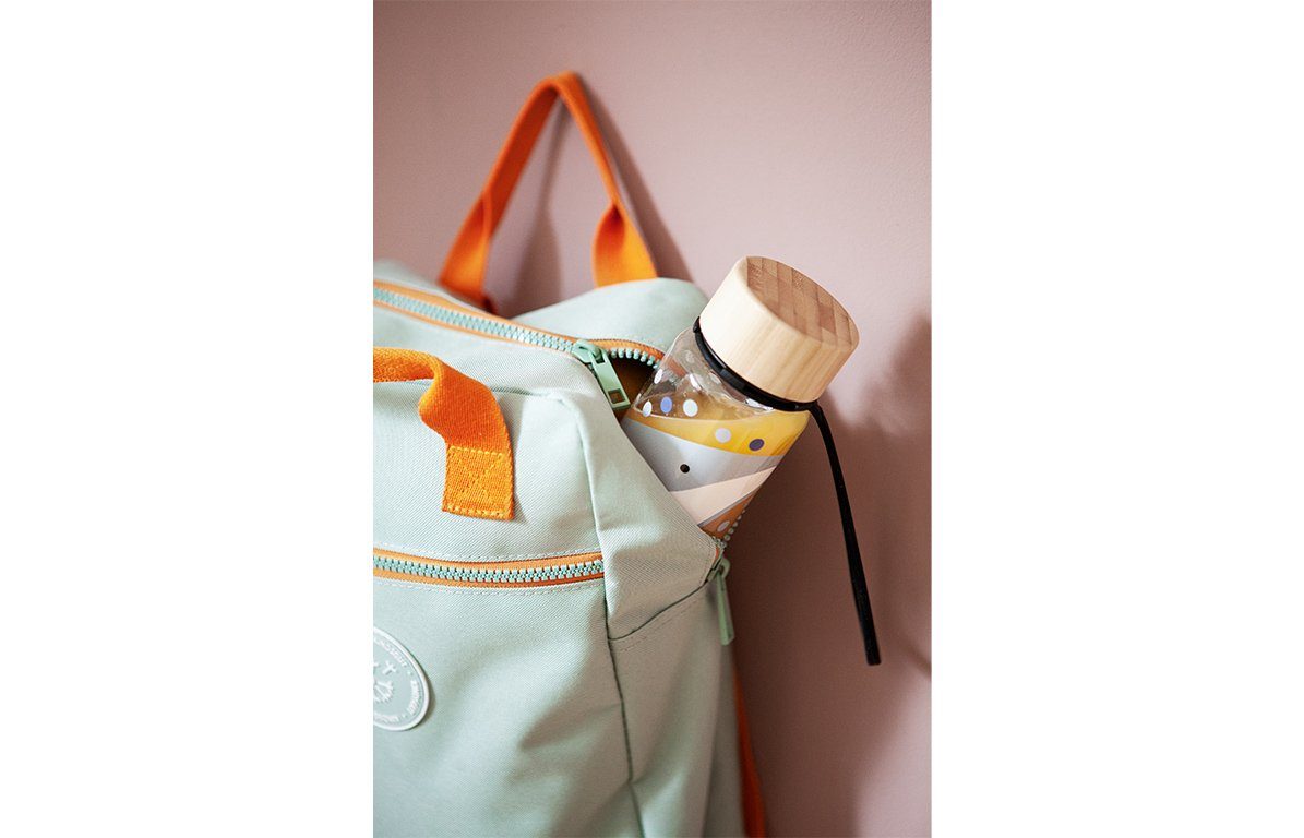 KINDSGUT Trinkflasche, aus Tritan mit Bambusdeckel und Silikonlasche, Wal