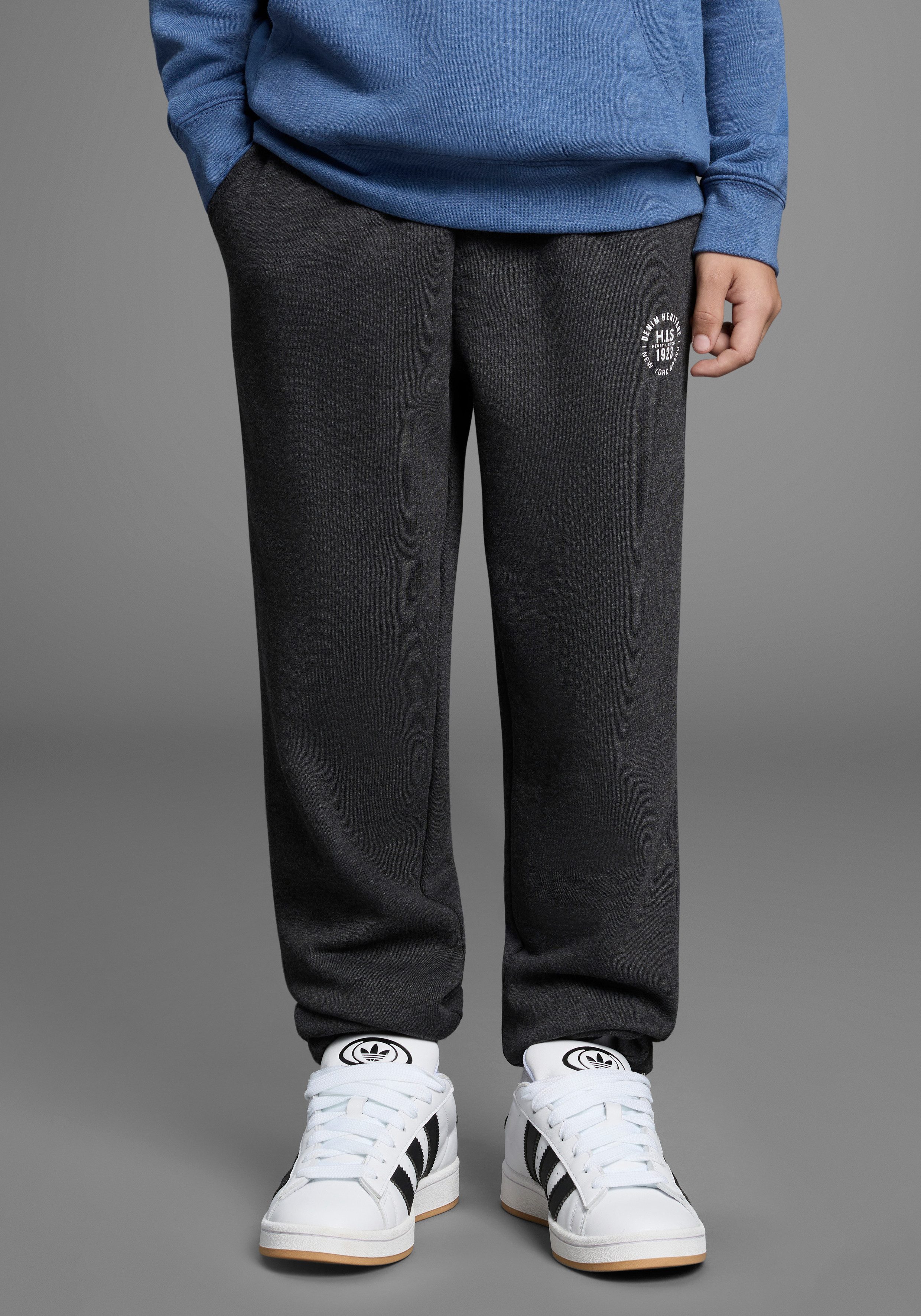 H.I.S Sweathose H.I.S Basic Sweatshose, Jogginghose für Jungen Für TEENS. Sweathose mit kleinem Badge